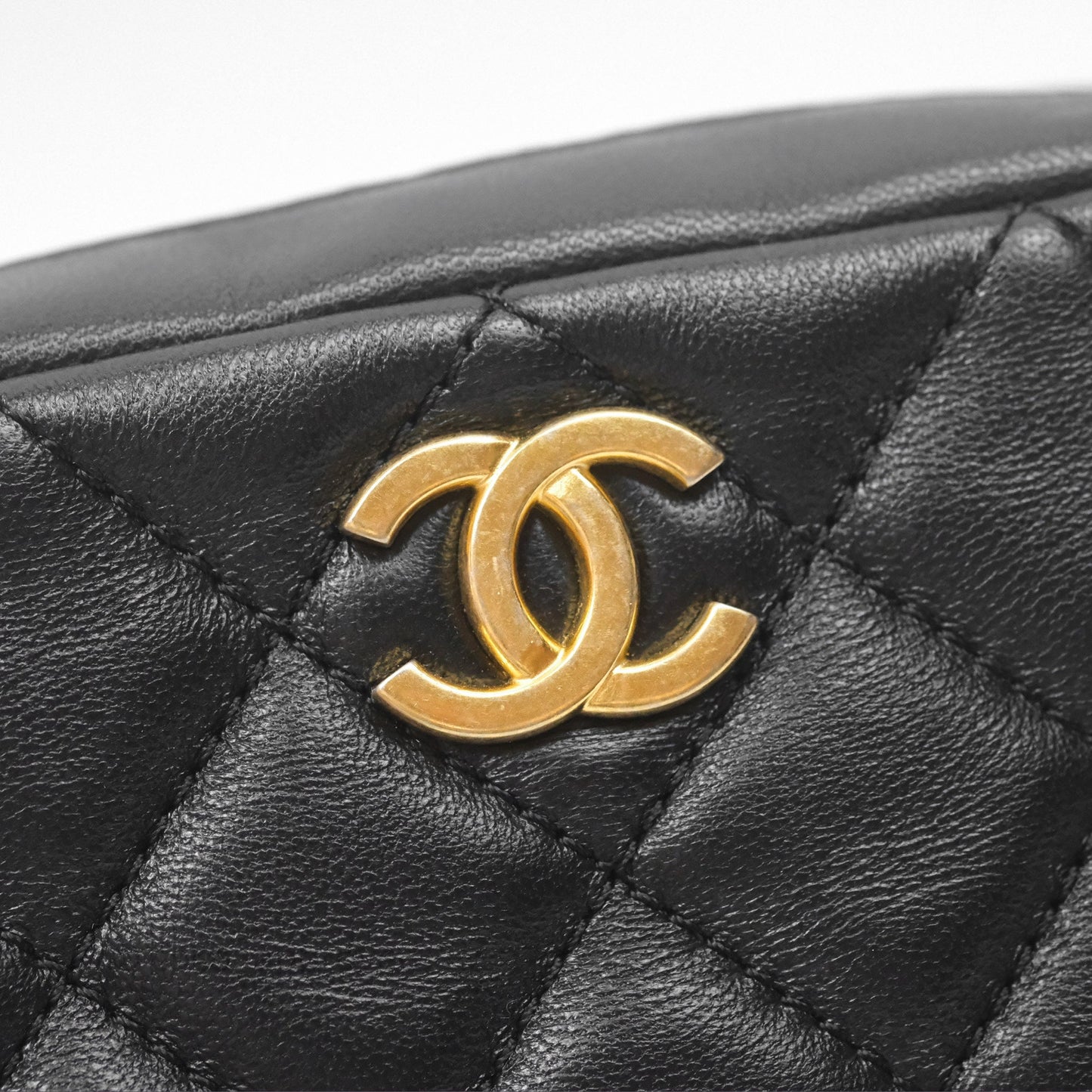 Chanel Quilted CC Pearl Crush Camera Case Black Lambskin Gold Hardware