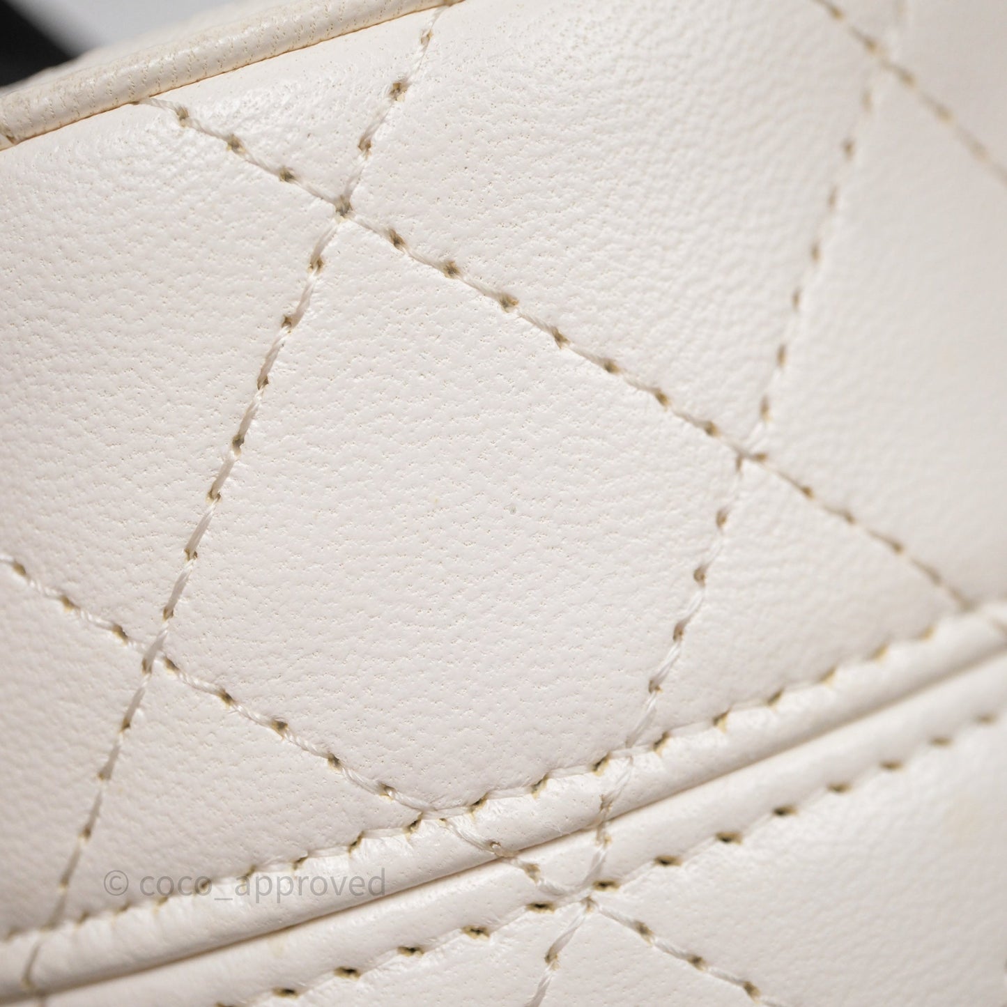 Chanel Quilted Round Vanity Clutch With Chain White Lambskin Gold Hardware