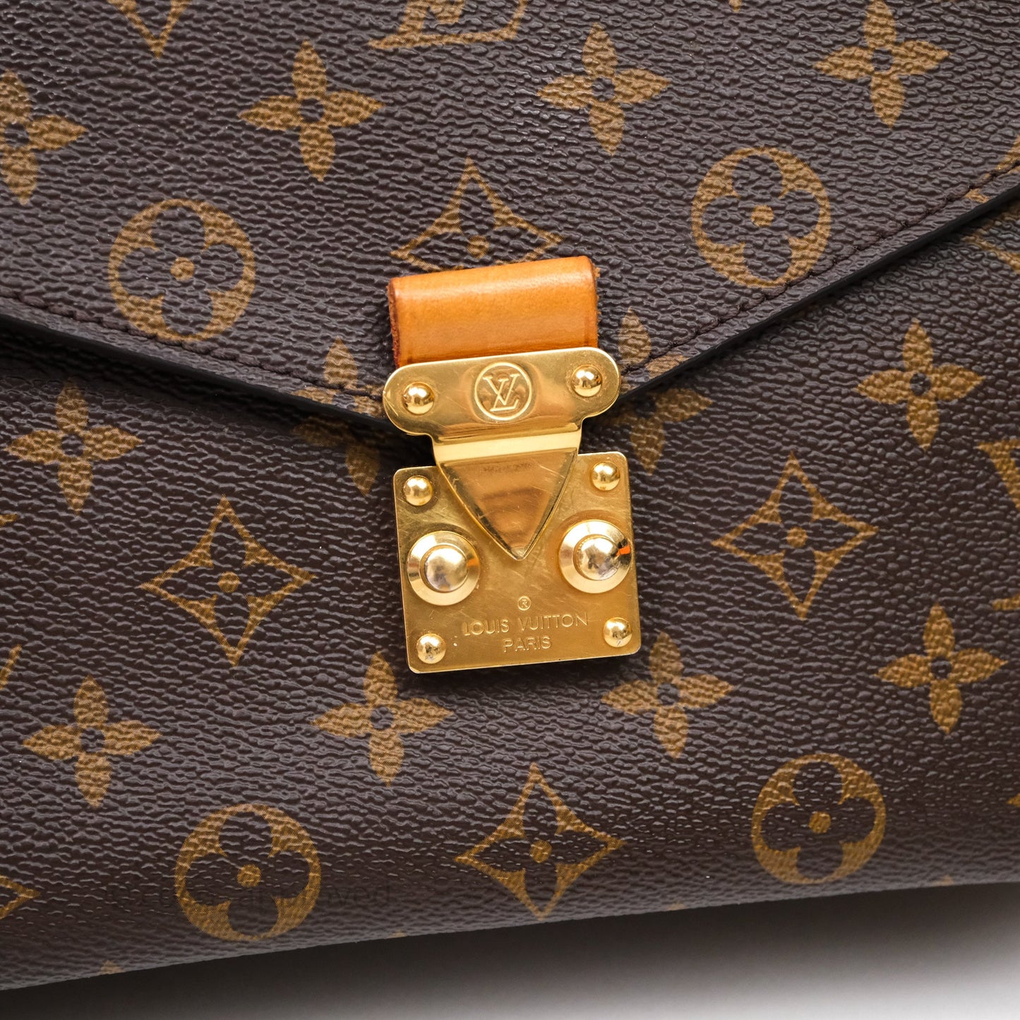 Louis Vuitton Pochette Metis Monogram Canvas