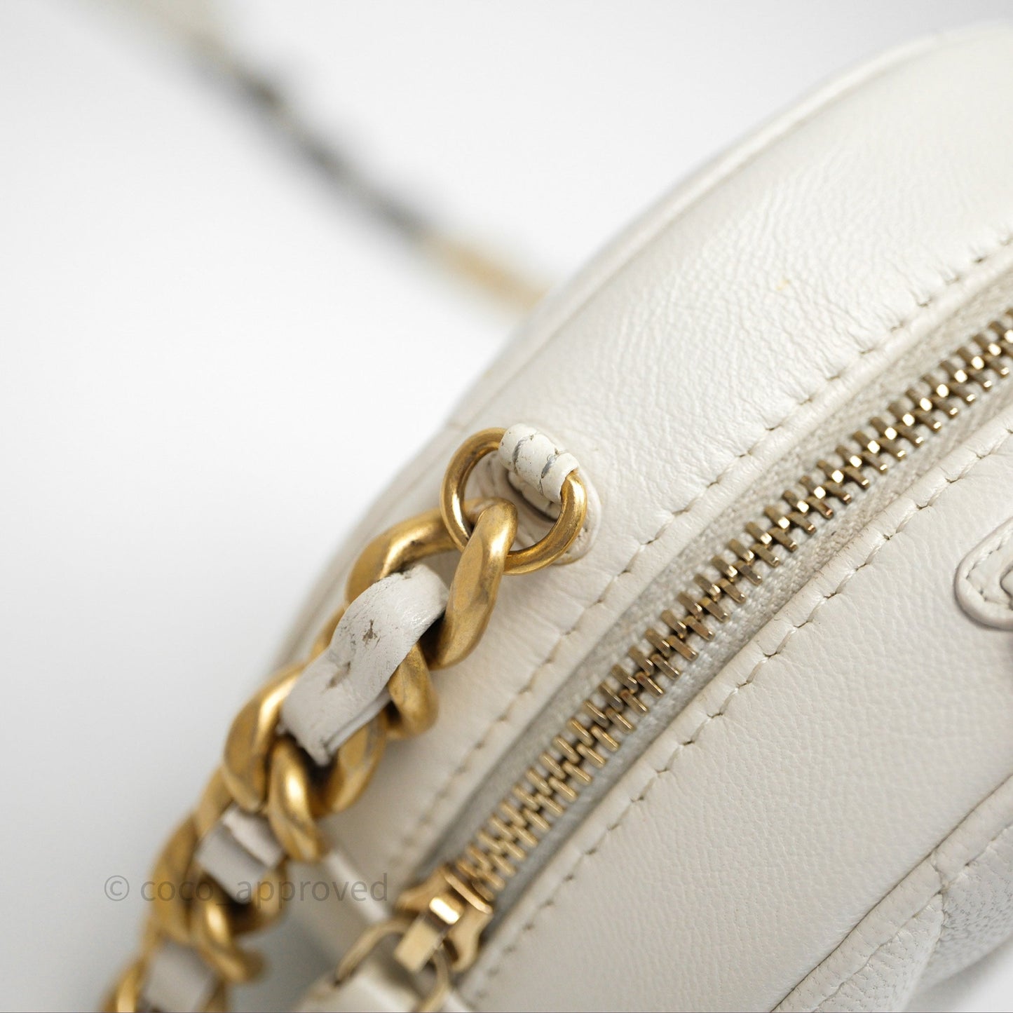 Chanel 19 Round Clutch With Chain White Calfskin Mixed Hardware