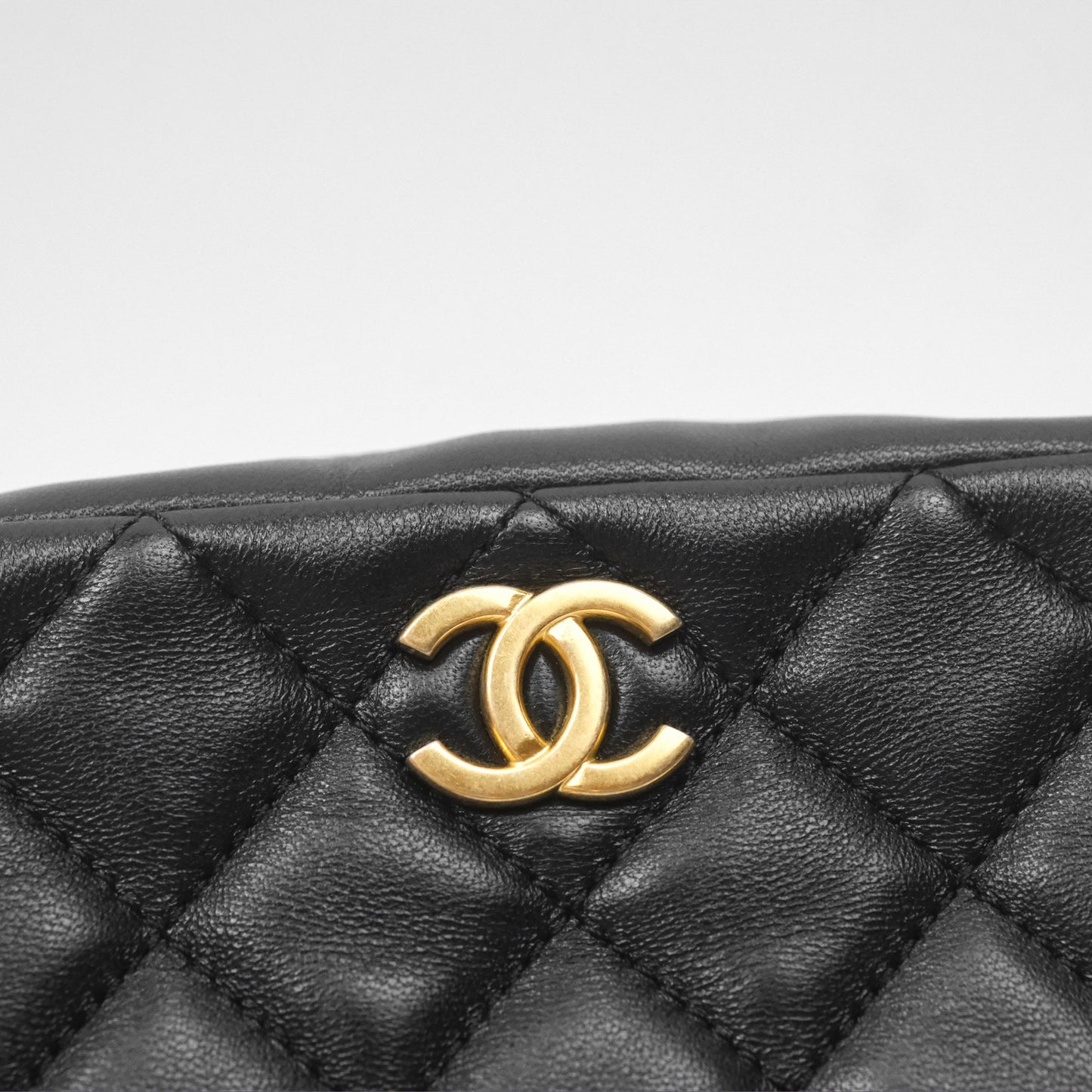 Chanel Quilted CC Pearl Crush Camera Case Black Lambskin Gold Hardware