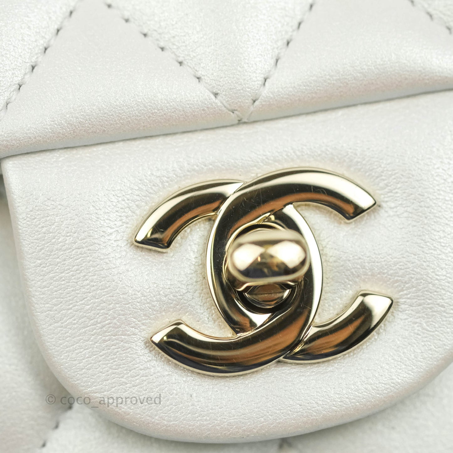 Chanel Classic M/L Medium Double Flap Iridescent White Lambskin Gold Hardware