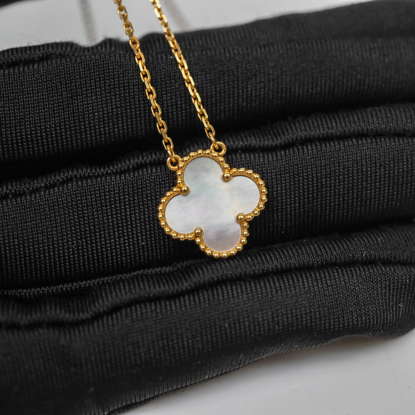 Van Cleef & Arpels Vintage Alhambra Pendant White Mother-of-pearl Necklace Yellow Gold