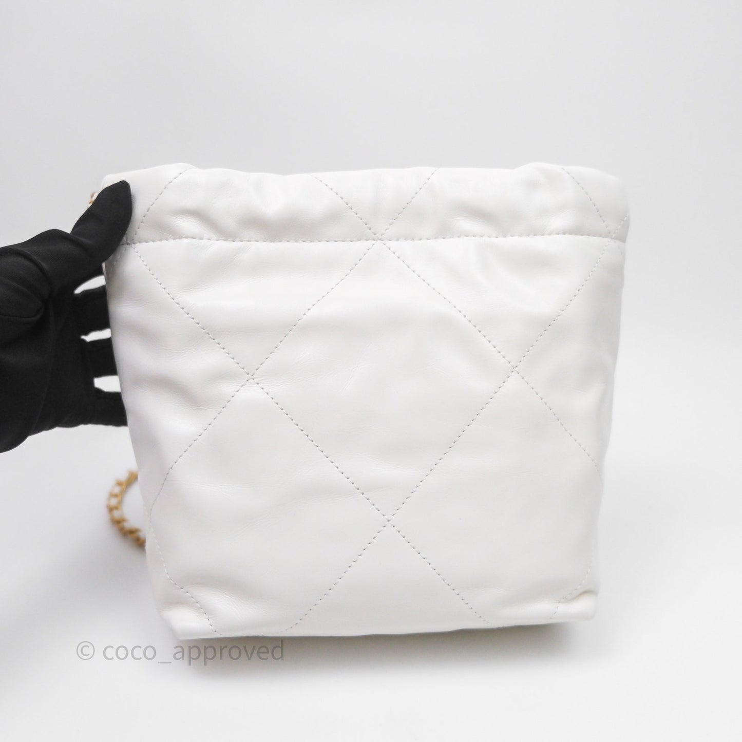 Chanel 22 Mini Bag White Shiny Crumpled Calfskin Aged Gold Hardware