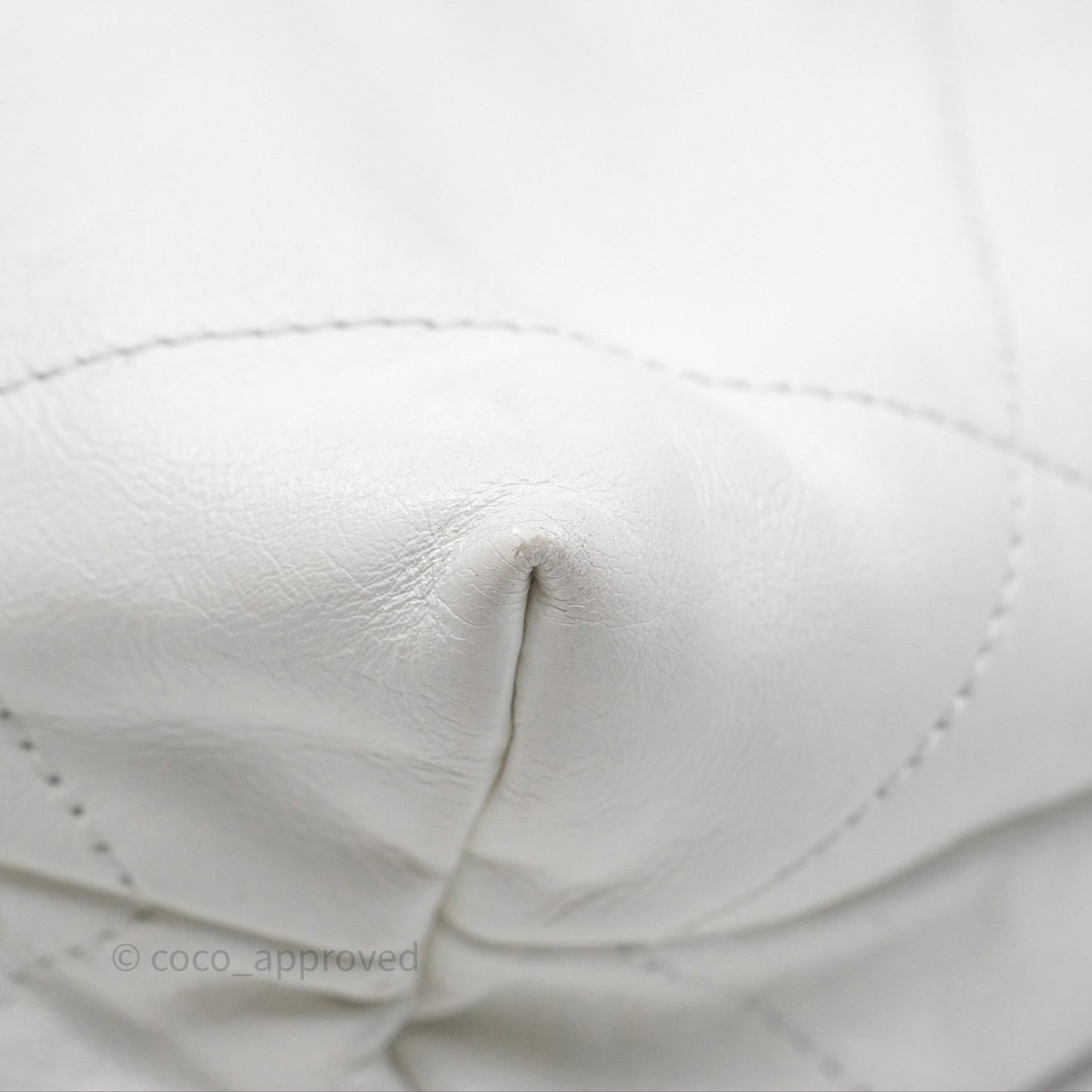 Chanel 22 Small White Shiny Calfskin Aged Gold Hardware