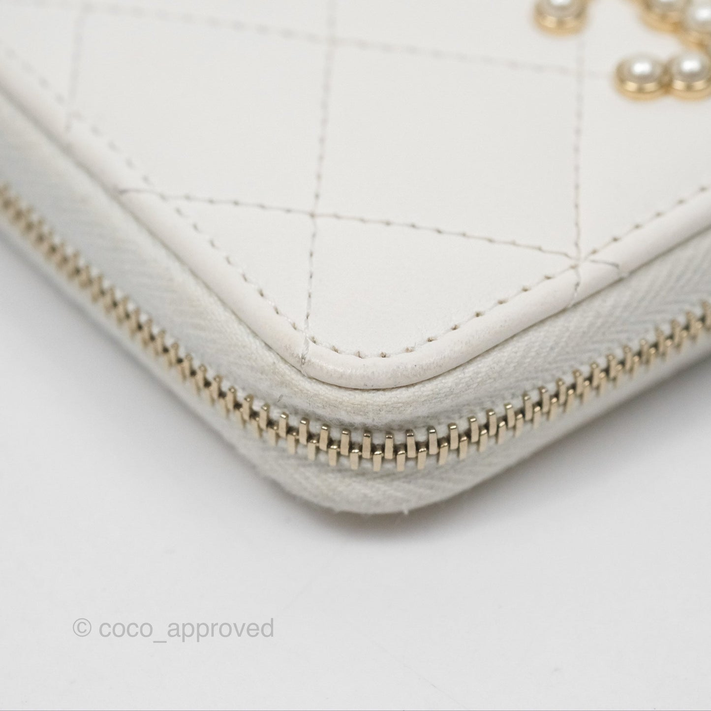 Chanel Pearl CC Zipped Coin Purse White Lambskin Gold Hardware