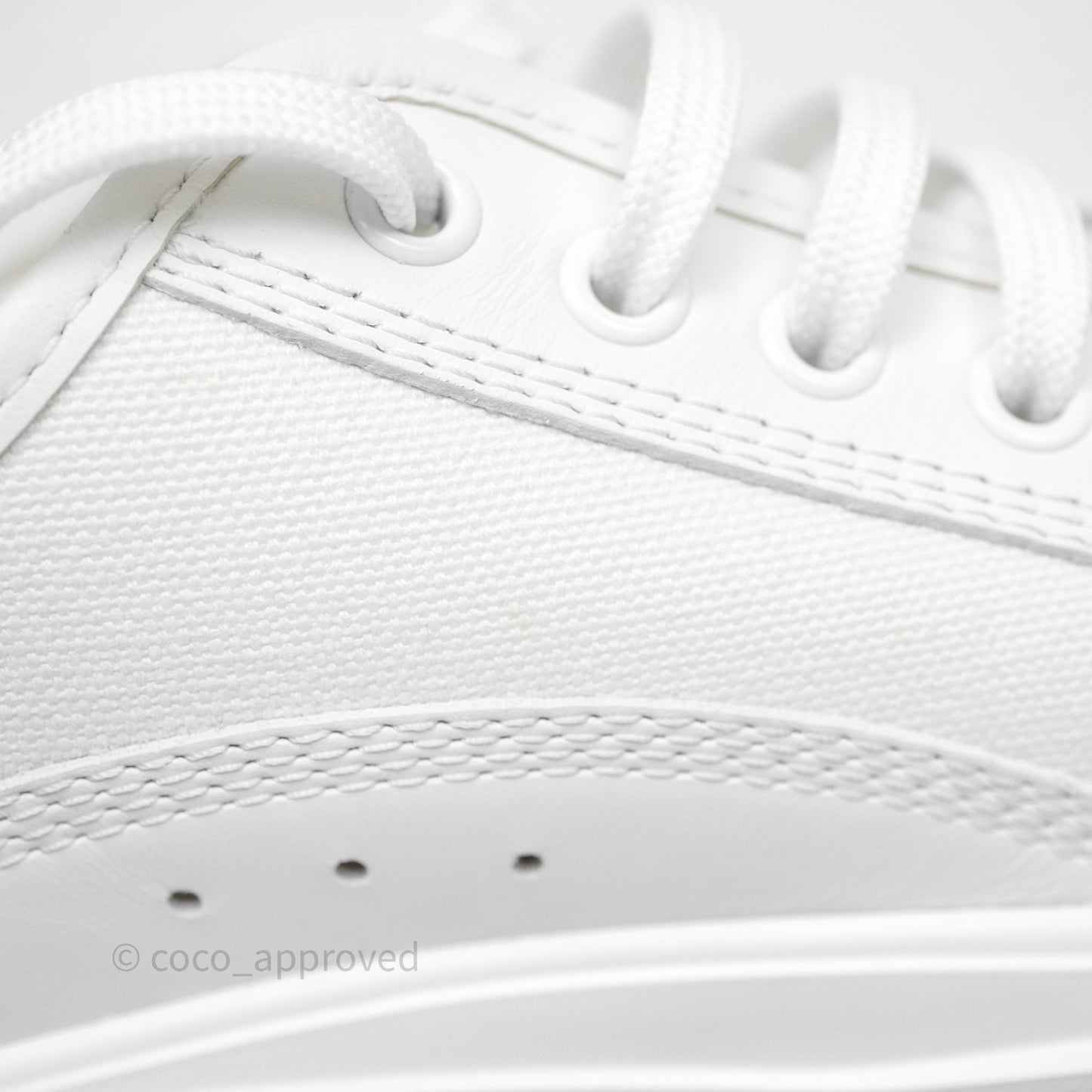 Louis Vuitton Logo Blanc Sneakers Size 38