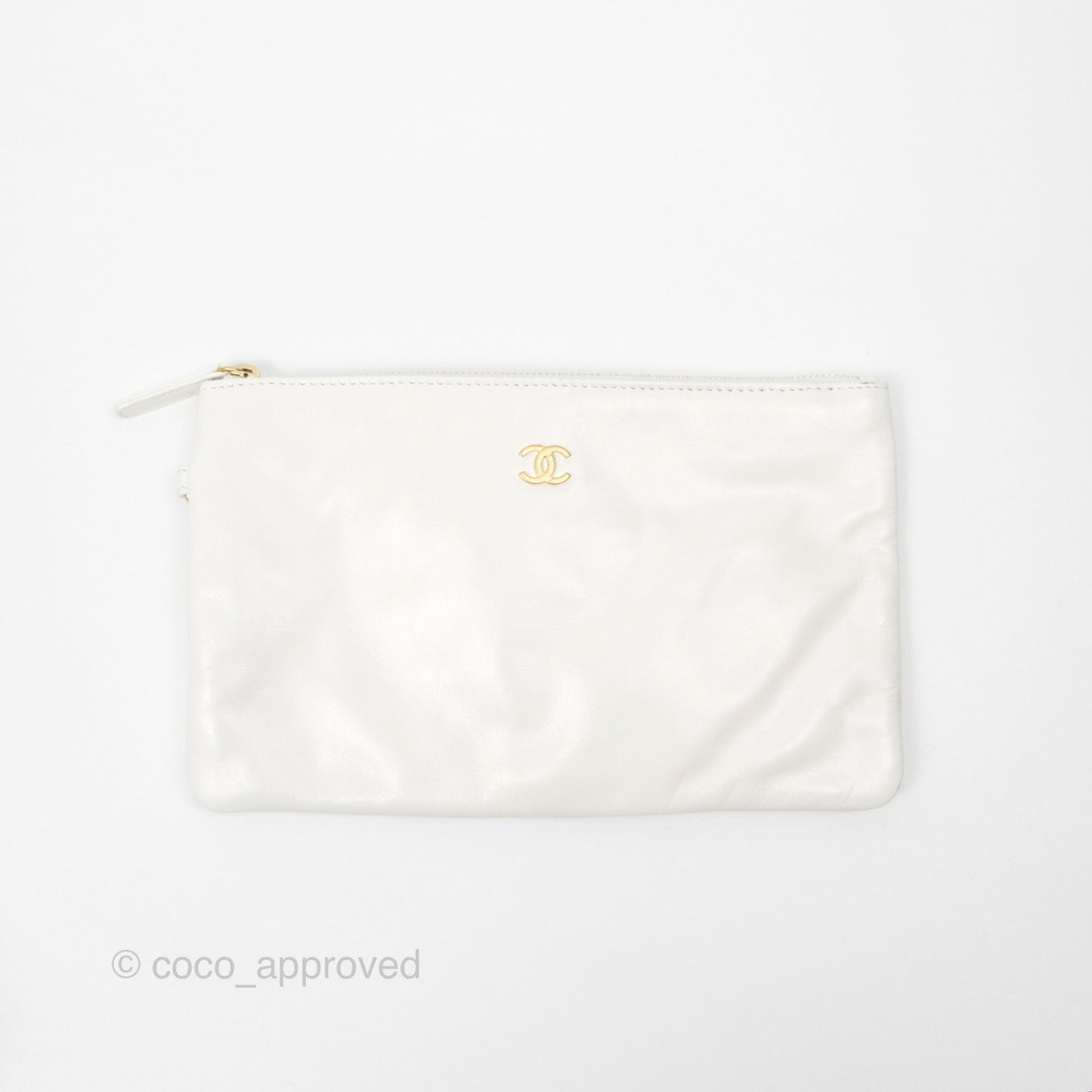 Chanel 22 Medium White Shiny Calfskin Aged Gold Hardware