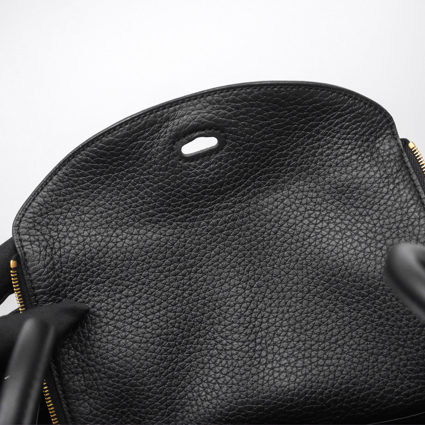 Hermes Lindy 26 Black Noir 89 Clemence Gold Hardware