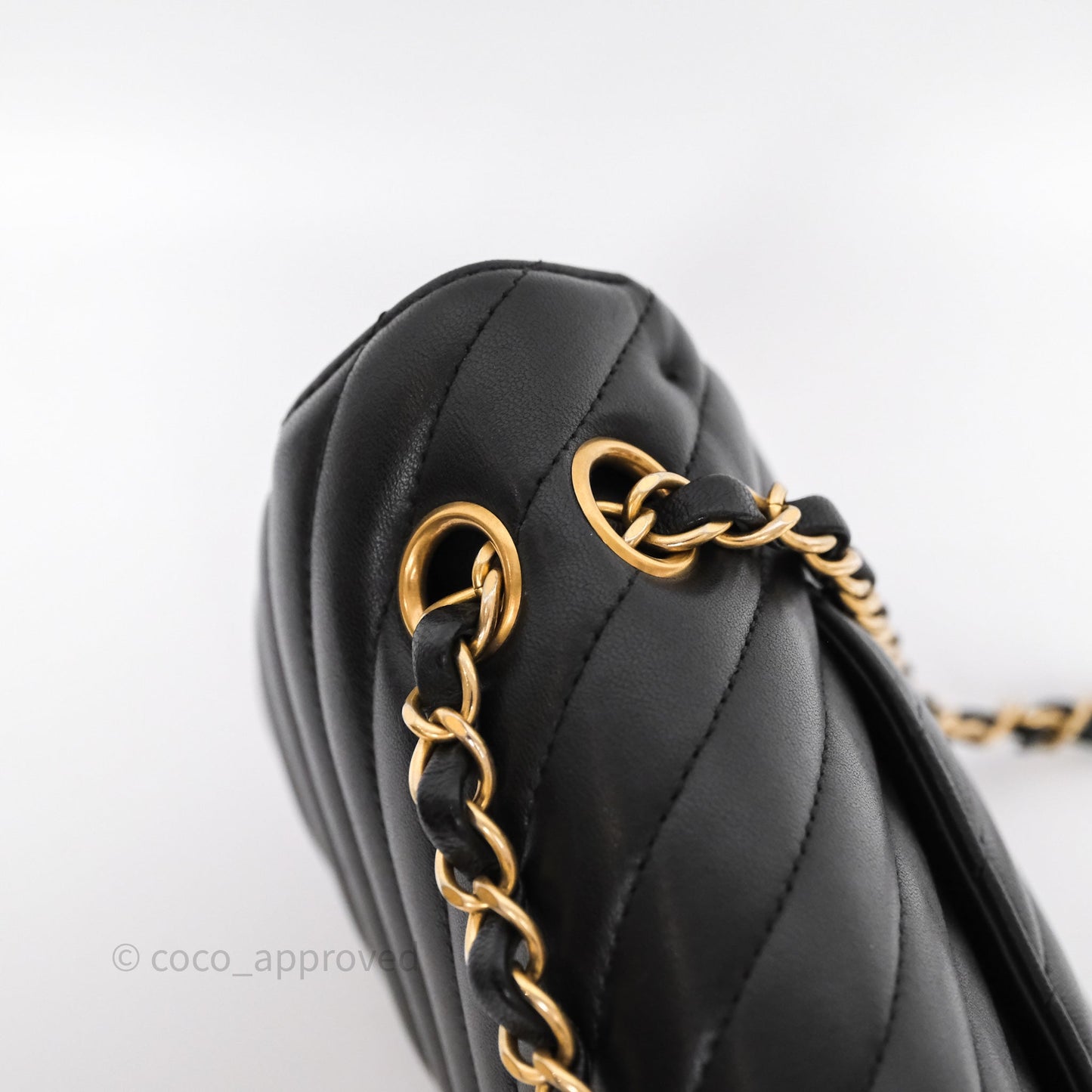 Chanel Classic Medium Flap Chevron Black Lambskin Aged Gold Hardware