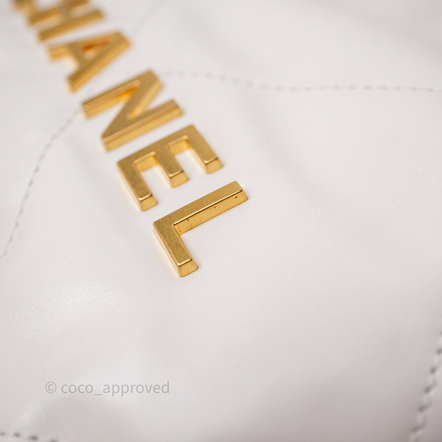 Chanel 22 Mini Bag White Shiny Crumpled Calfskin Aged Gold Hardware
