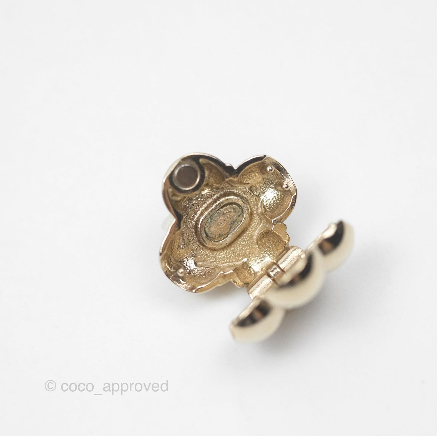 Chanel Magnetic Hair Accessory Hair Clip Set Gold Tone 22P