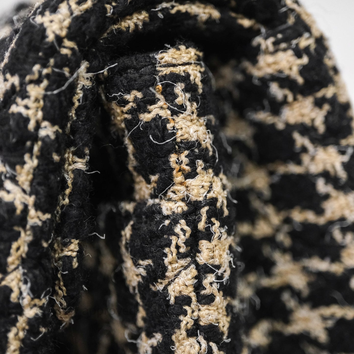 Chanel Reissue 225 Black Beige Houndstooth Tweed Antique Gold Hardware