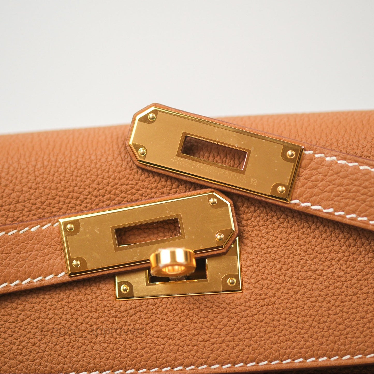 Hermès Retourne Kelly 28 Gold Togo Gold Hardware