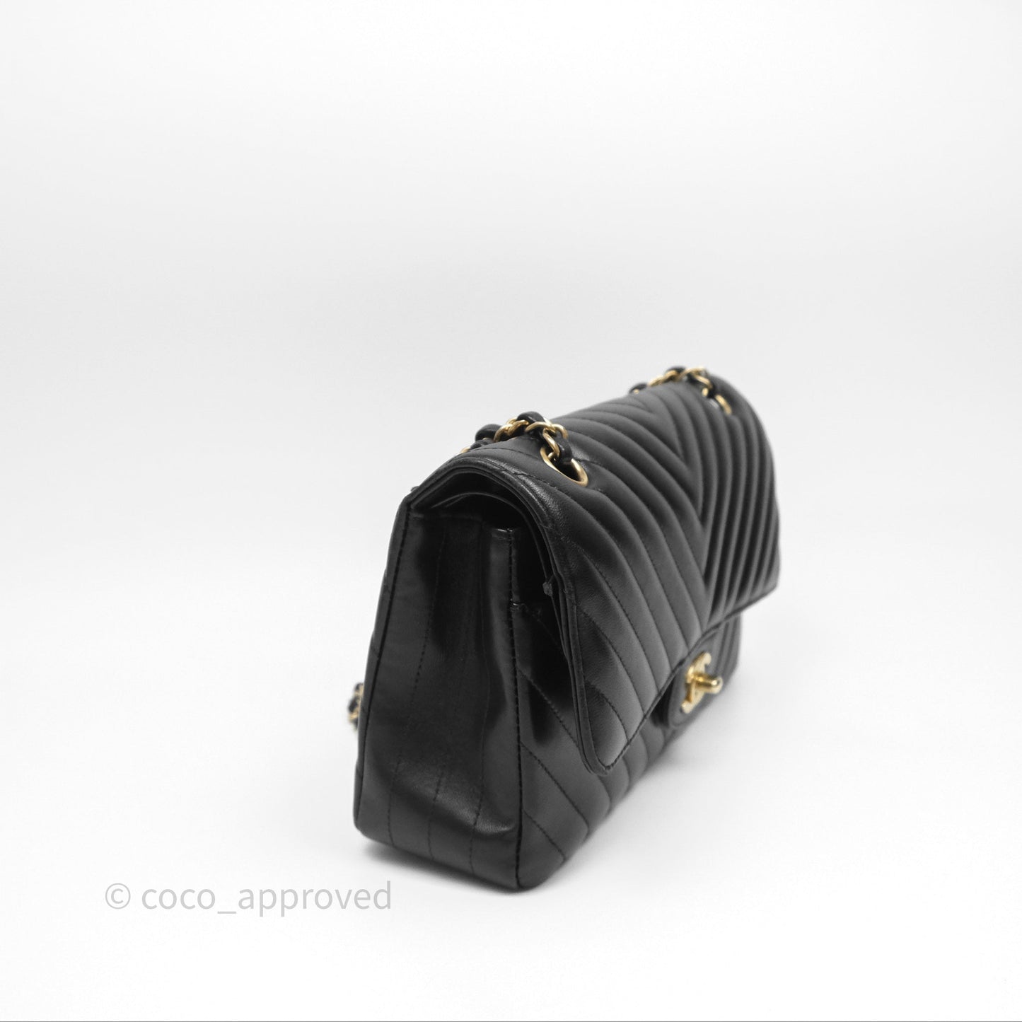 Chanel Classic M/L Medium Flap Chevron Black Lambskin Aged Gold Hardware