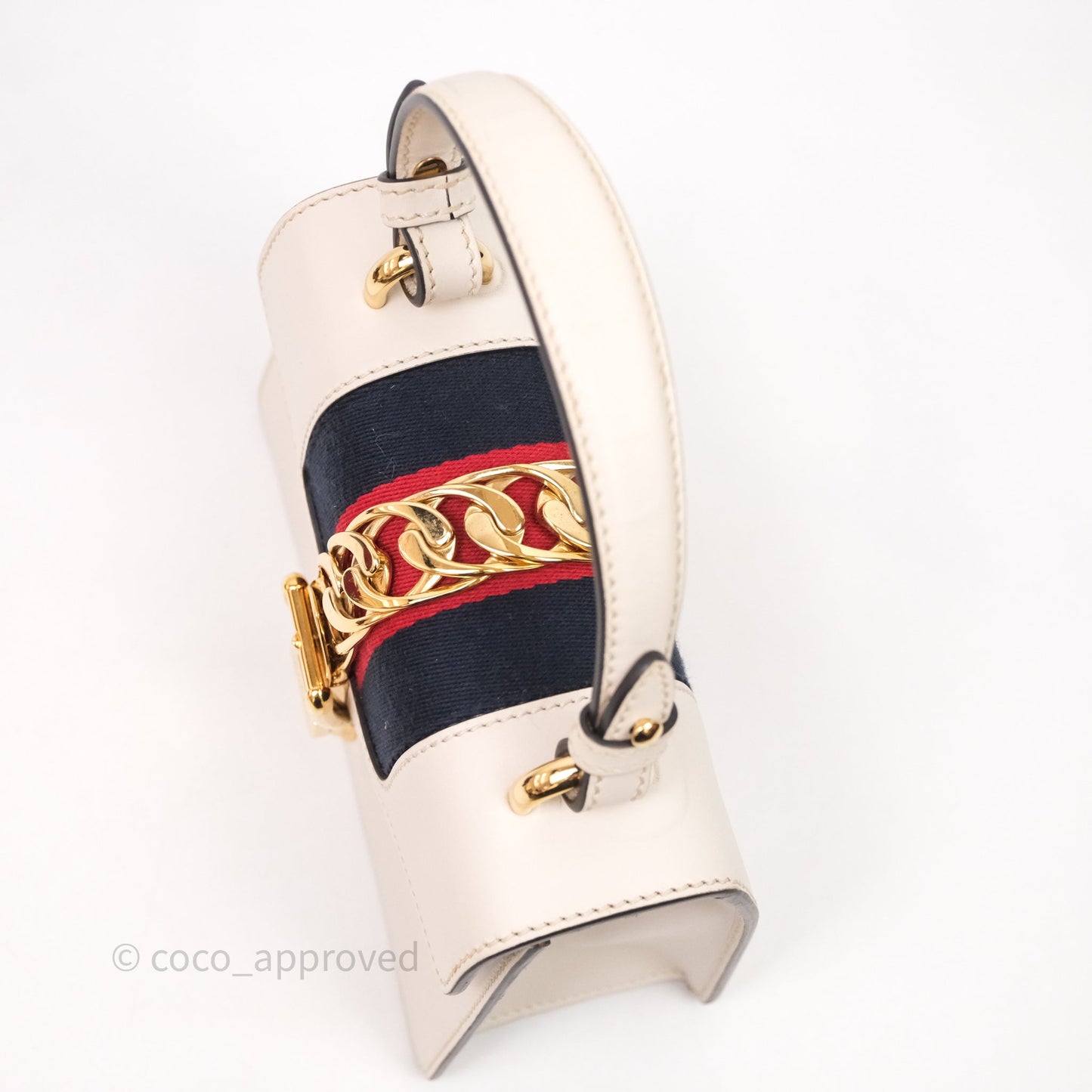 Gucci Mini Sylvie Top Handle White Calfskin Shoulder Bag⁣ ⁣⁣⁣⁣⁣⁣⁣⁣⁣⁣⁣⁣⁣⁣⁣⁣With Strap