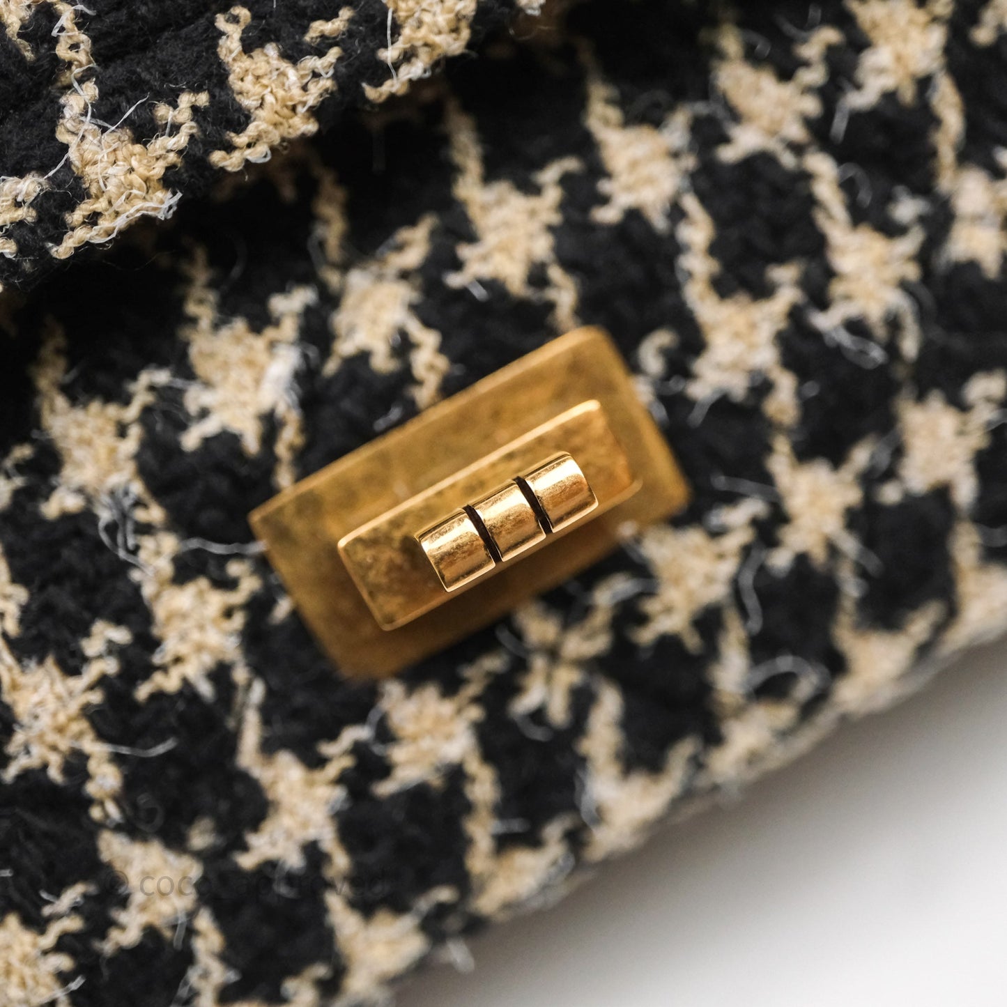 Chanel Reissue 225 Black Beige Houndstooth Tweed Antique Gold Hardware