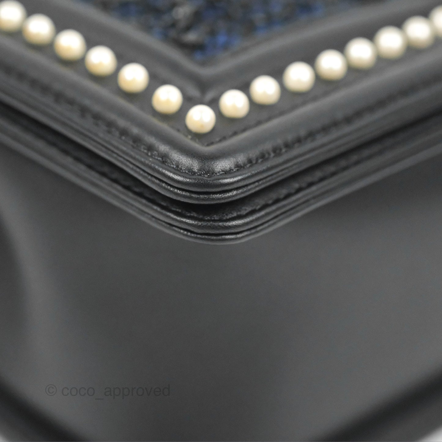 Chanel Medium Pearl Around Boy Black/Navy Tweed Gun Metal Hardware