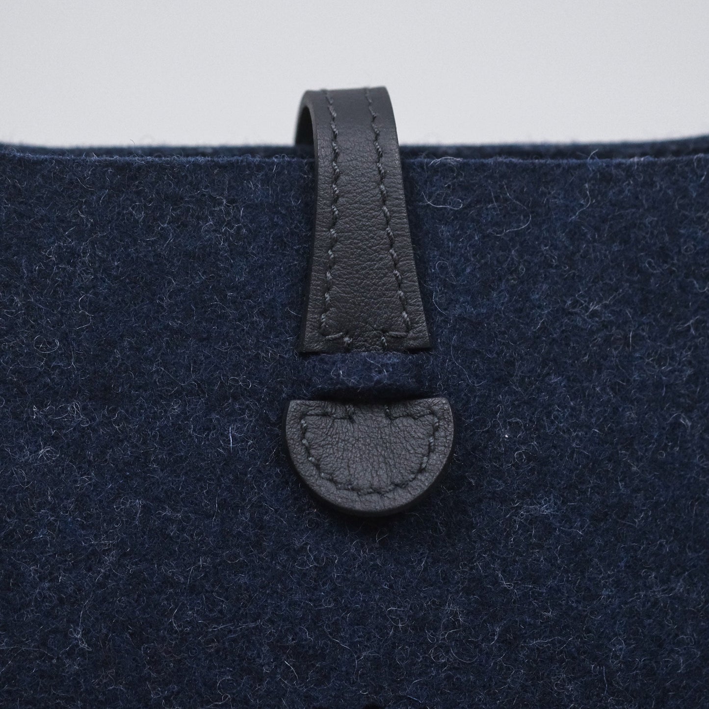 Hermès Mini Evelyne 16 Wooly Bleu Nuit 2Z / Swift Noir 89 Gold Hardware