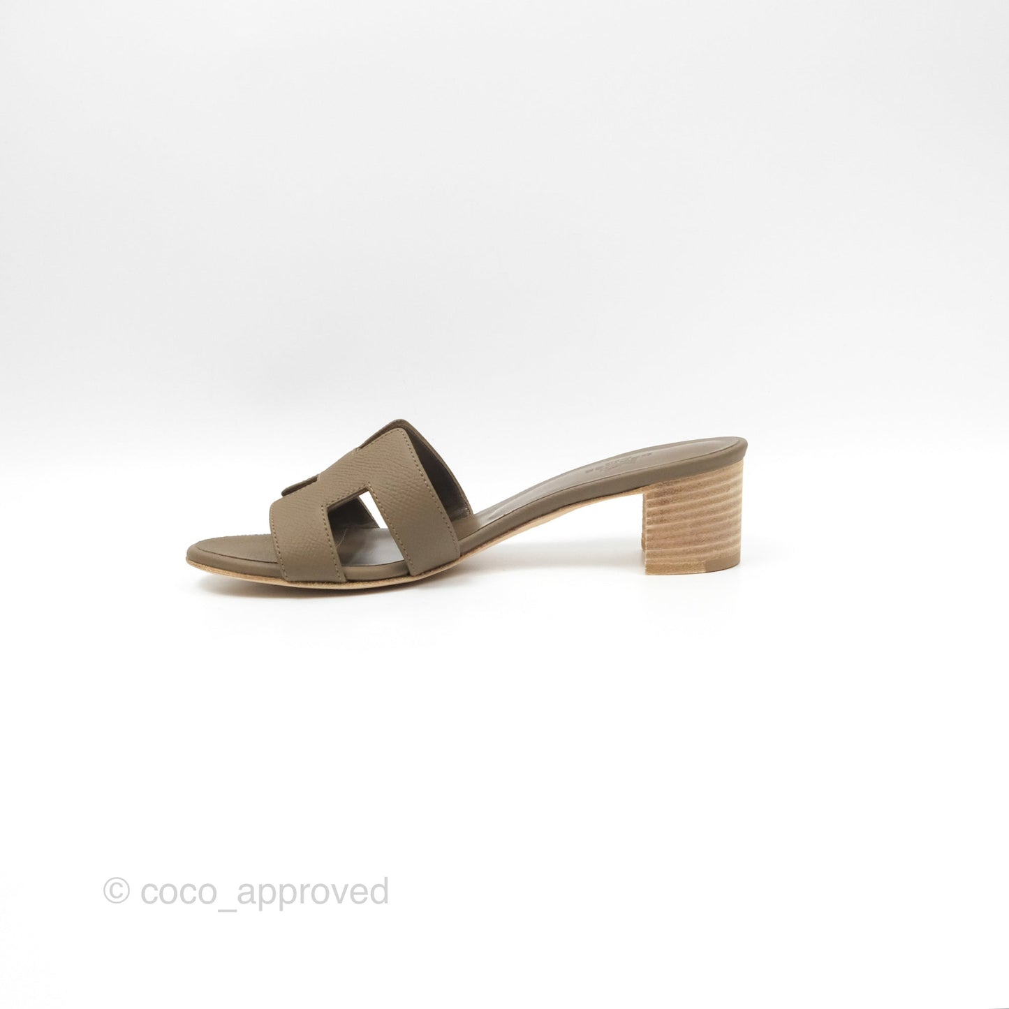 Hermès Oasis Sandals in Etoupe Epsom Size 37