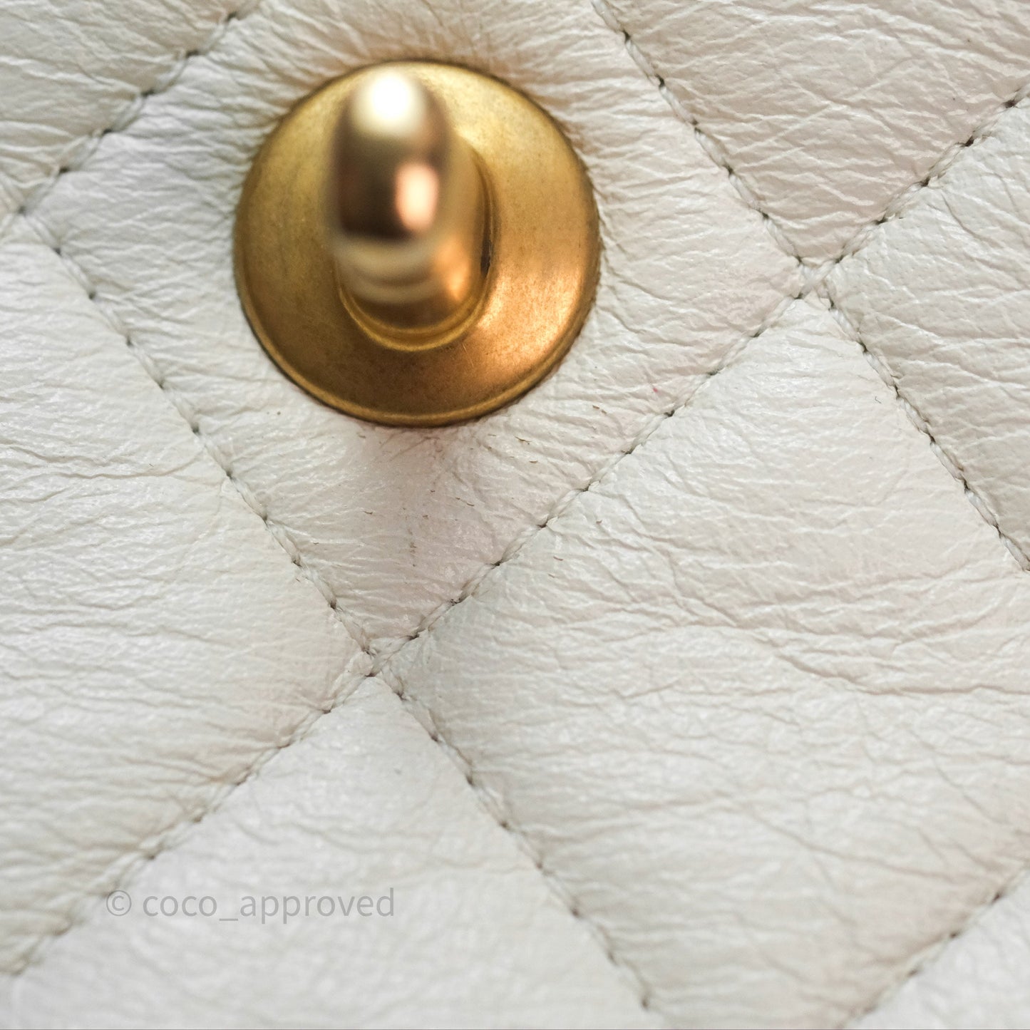 Chanel Quilted Pearl Flap Bag White Shiny Crumpled Calfskin Aged Gold Hardware 22C