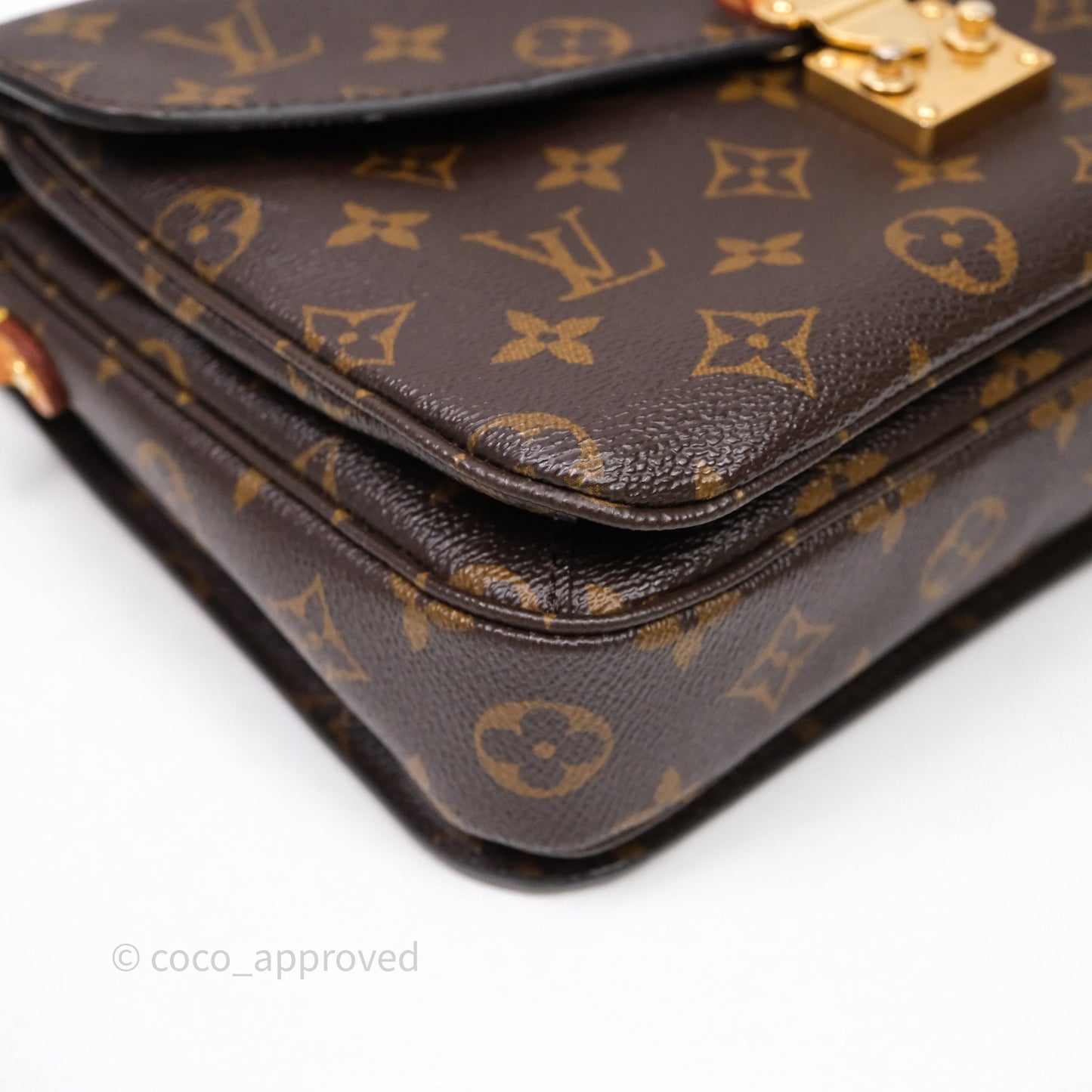 Louis Vuitton Pochette Metis Monogram Canvas