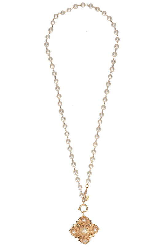 CHANEL Pearl Medaillon Collection 23