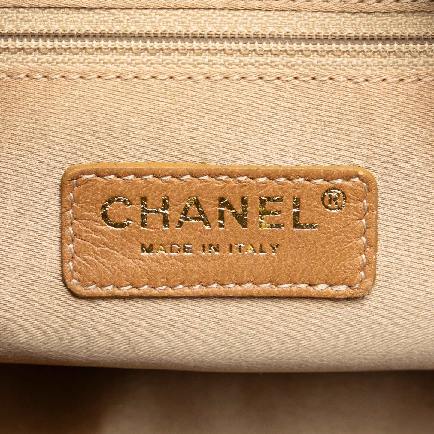Chanel Bubble Quilt Bowling Bag (SHG-wCB0Pq)