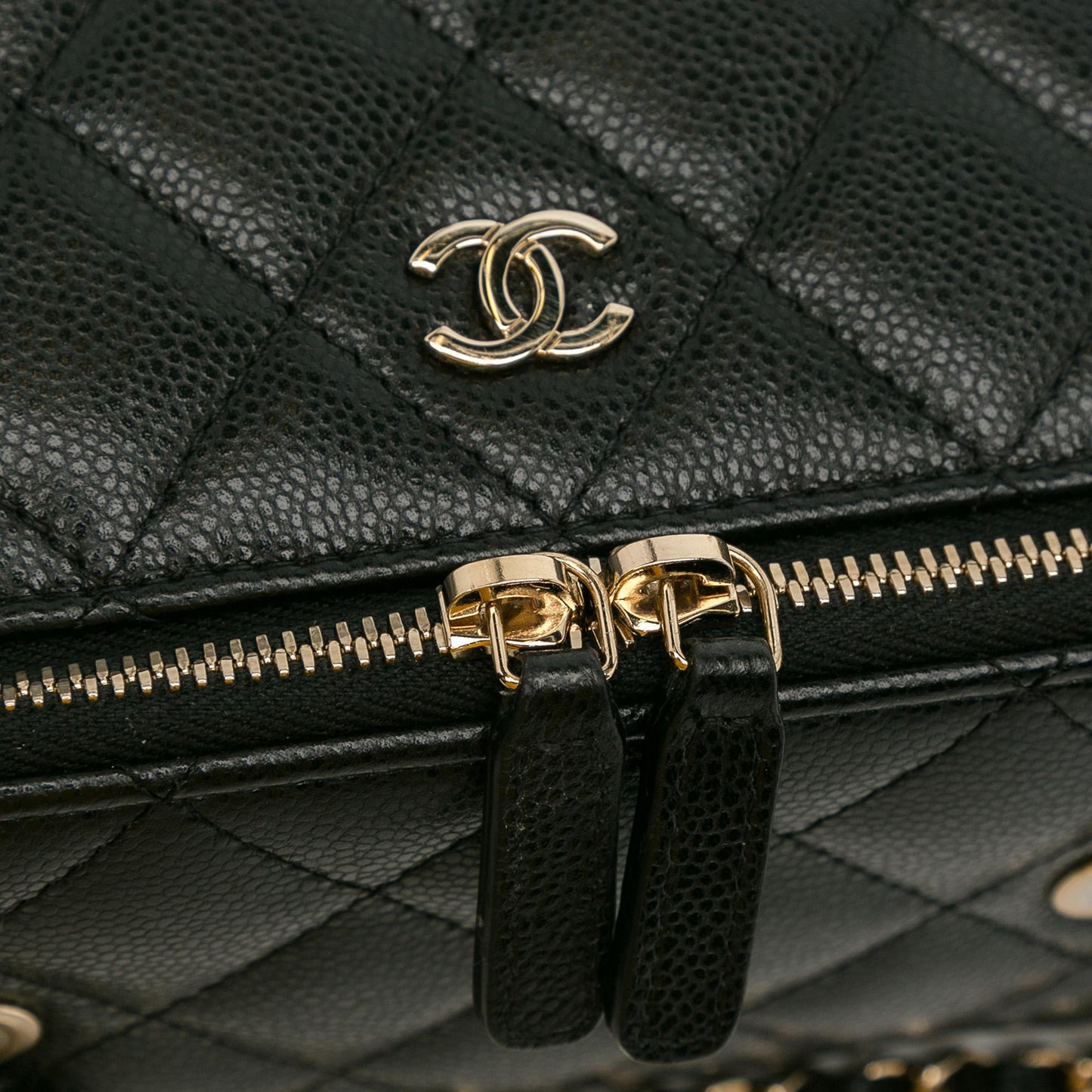 Chanel CC Caviar Leather Vanity Bag (SHG-iQhxBP)