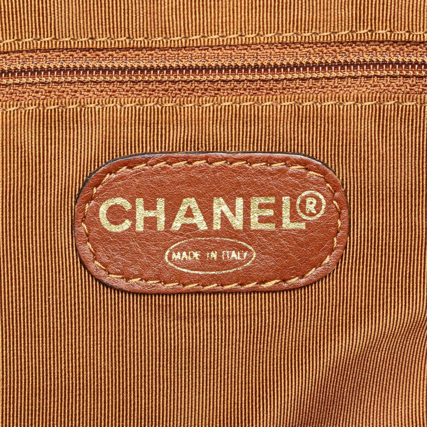 Chanel CC Lambskin Tortoise Handle Tote (SHG-lVGu6s)