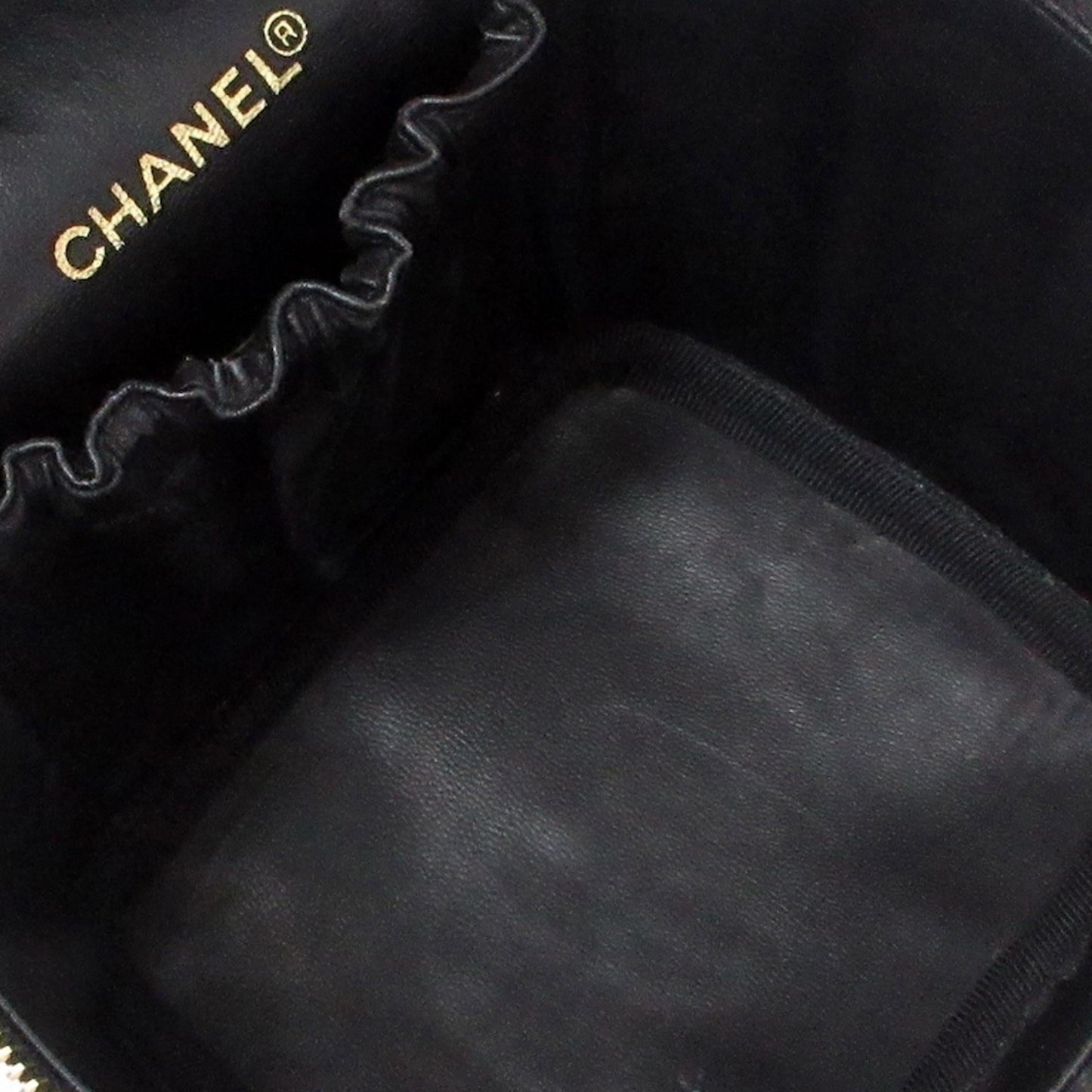 Chanel CC Lambskin Vanity Case (SHG-3epDqc)
