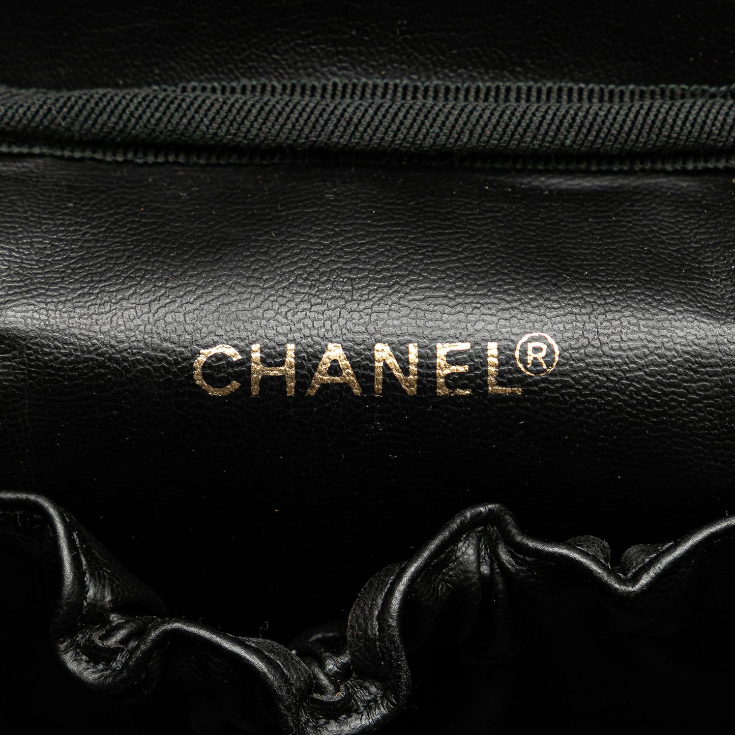 Chanel CC Lambskin Vanity Case (SHG-uFumoN)