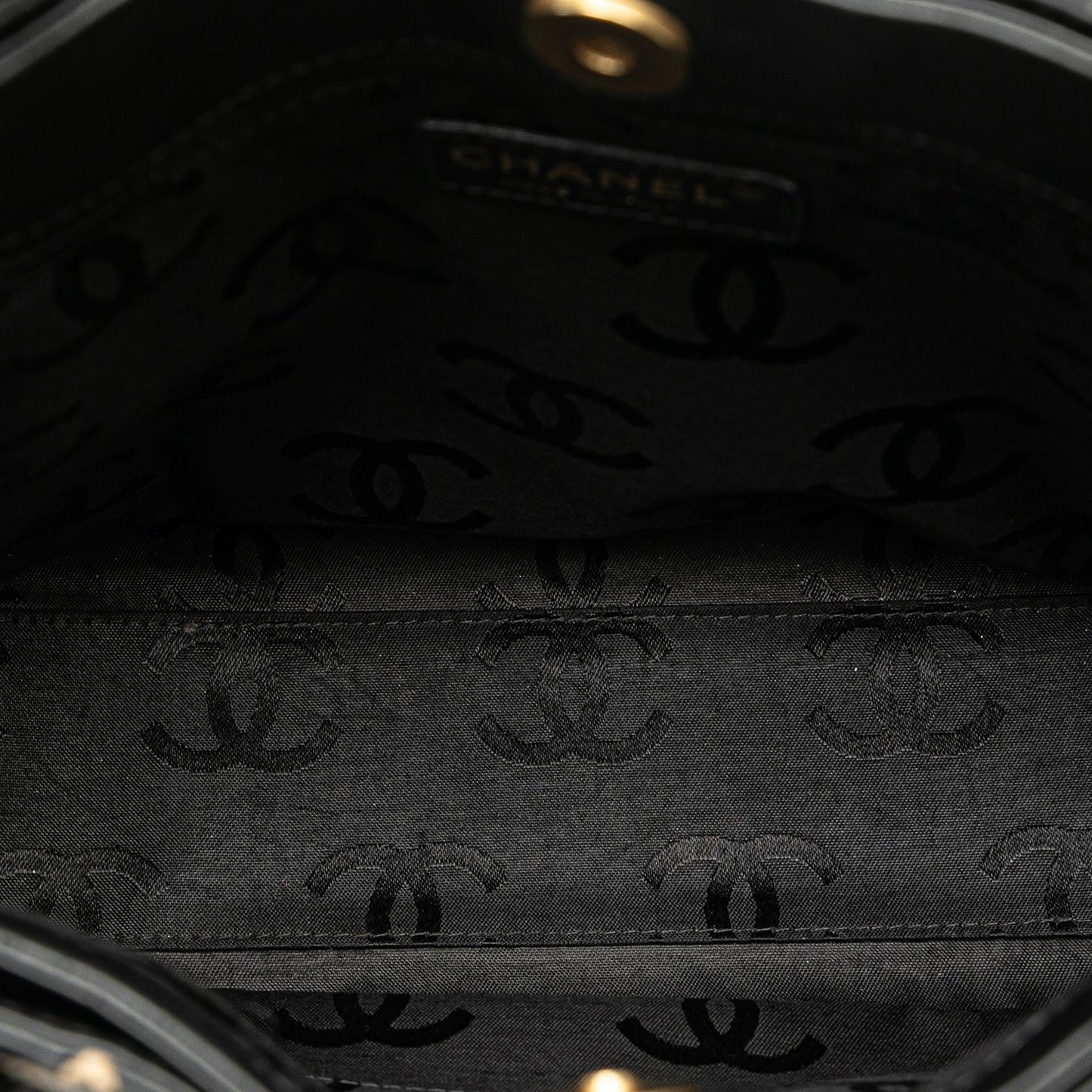 Chanel CC Lambskin Wild Stitch Handbag (SHG-aqtoNm)
