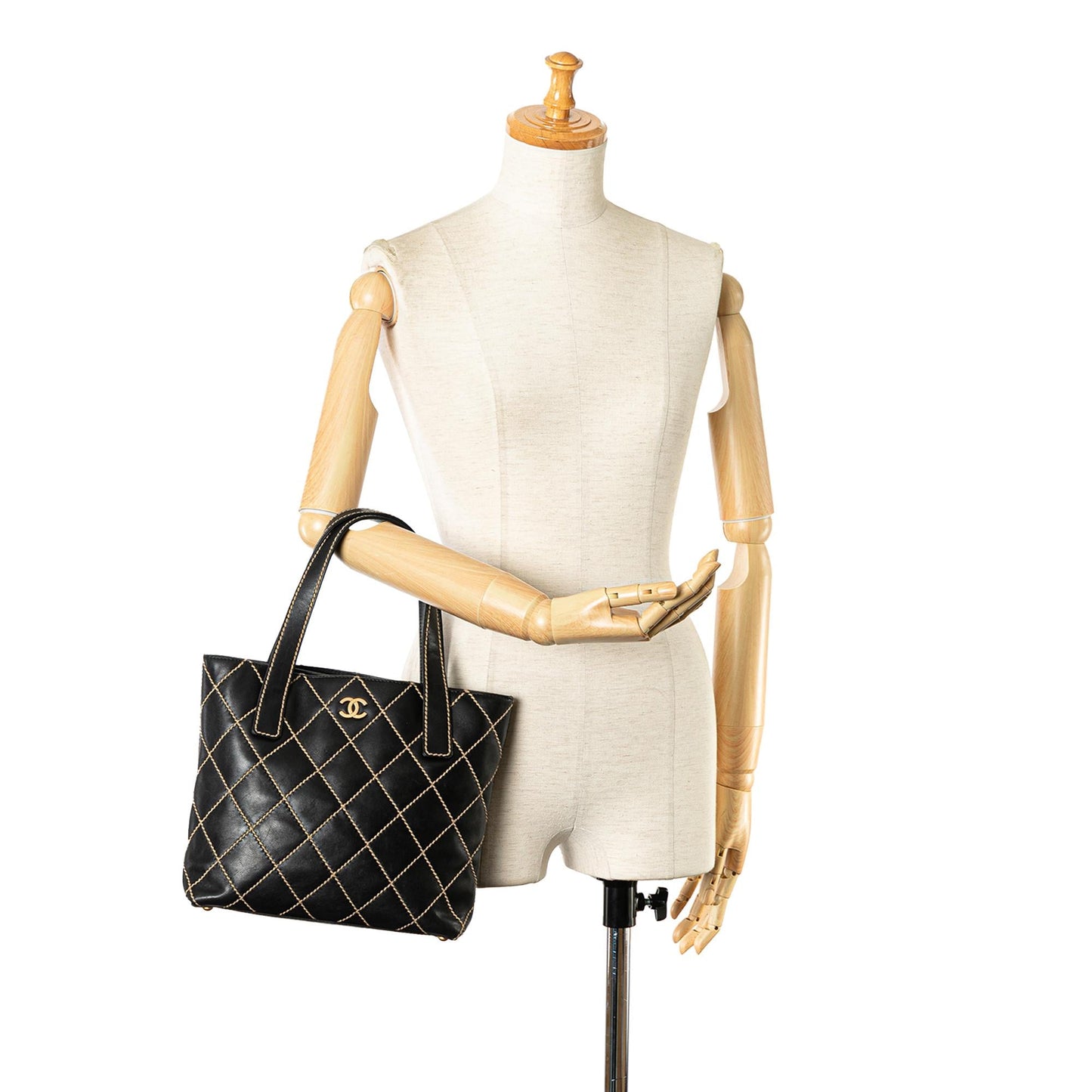 Chanel CC Lambskin Wild Stitch Handbag (SHG-aqtoNm)