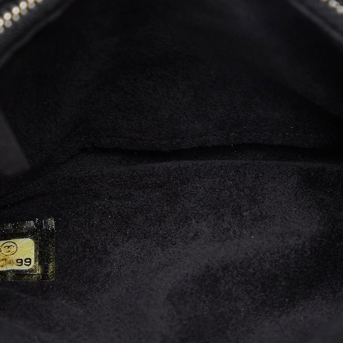 Chanel CC Phone Pouch (SHG-fFFbkG)