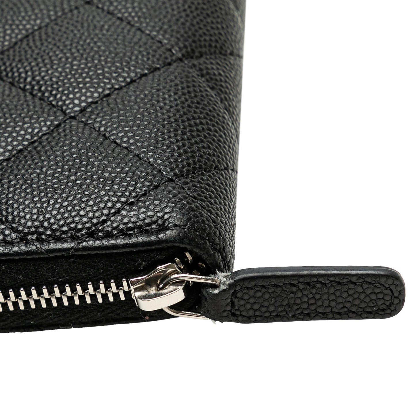 Chanel CC Quilted Caviar Zip Around Wallet (SHG-qgCY15)