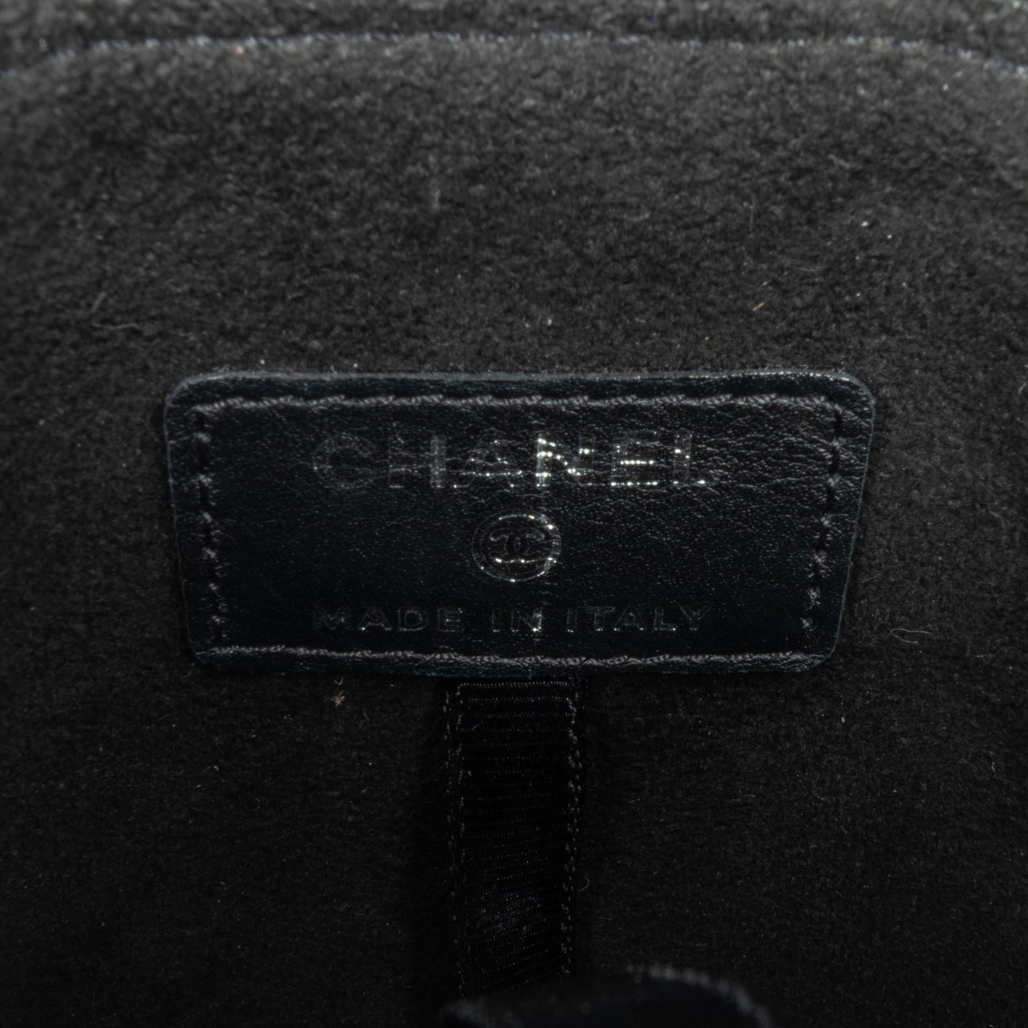 Chanel CC Quilted Lambskin Chain Around Phone Holder (SHG-5LOp7V)