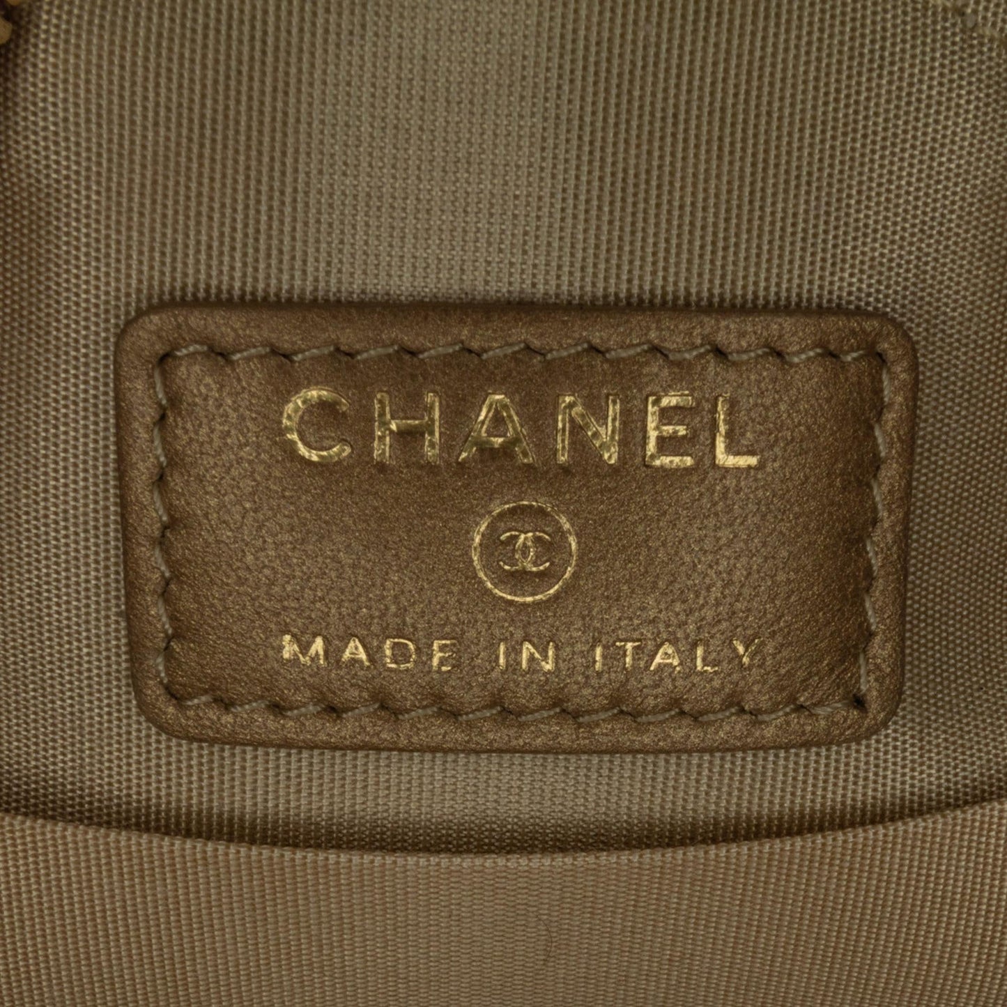 Chanel CC Quilted Lambskin Pearl Crush Round Clutch with Chain (SHG-y8BBxN)