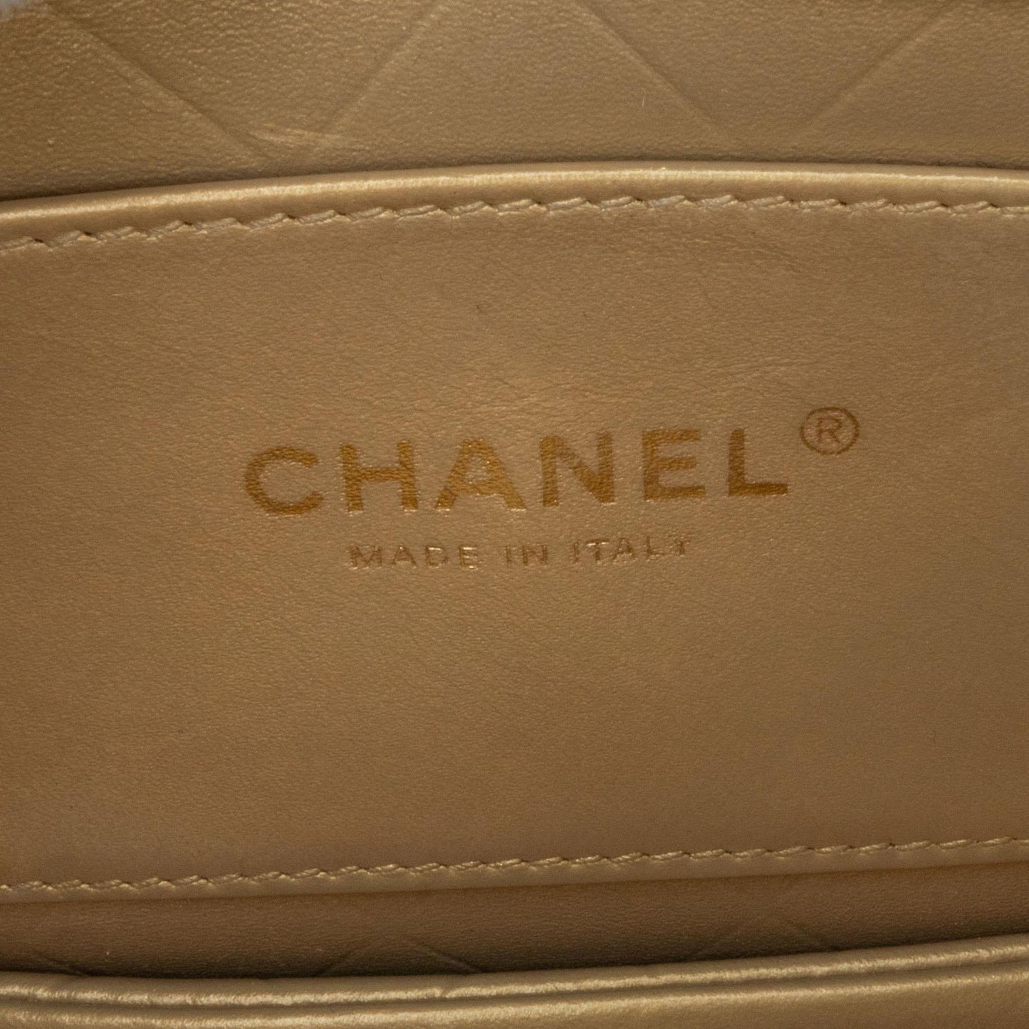 Chanel CC Quilted Lambskin Round Moon Messenger Flap (SHG-ZHZyok)