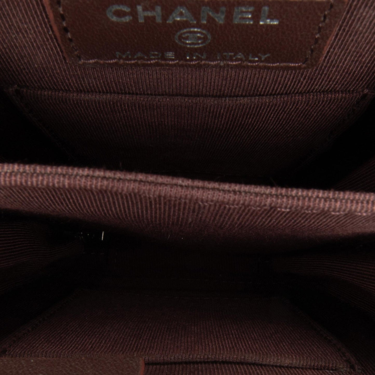 Chanel CC Quilted Lambskin Zip Phone Case (SHG-6GbcPW)