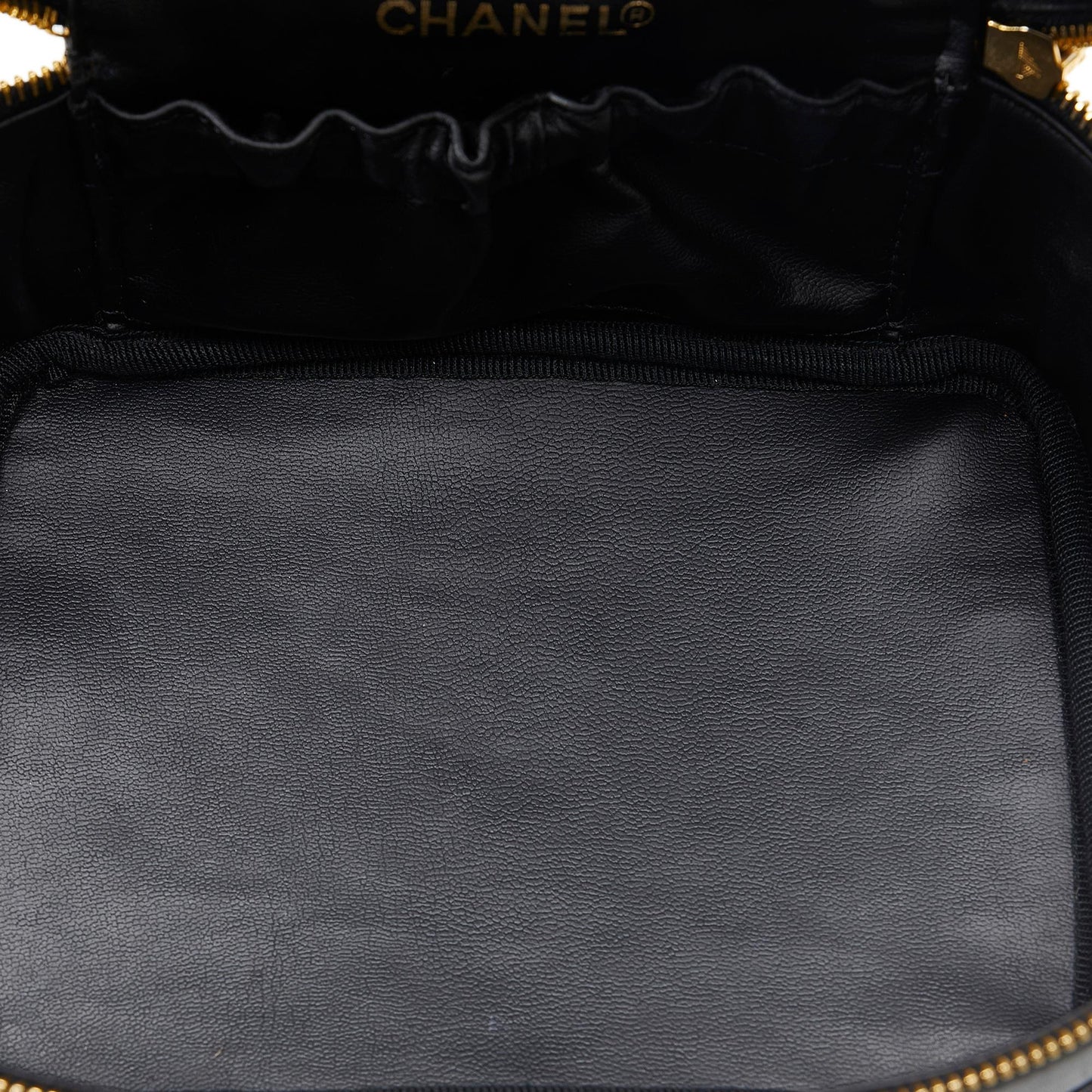 Chanel CC Vanity Bag (SHG-4hIqPQ)