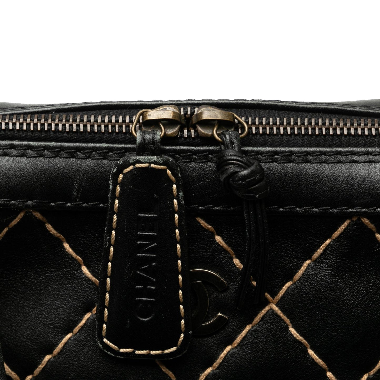 Chanel CC Wild Stitch Lambskin Handbag (SHG-19CouV)