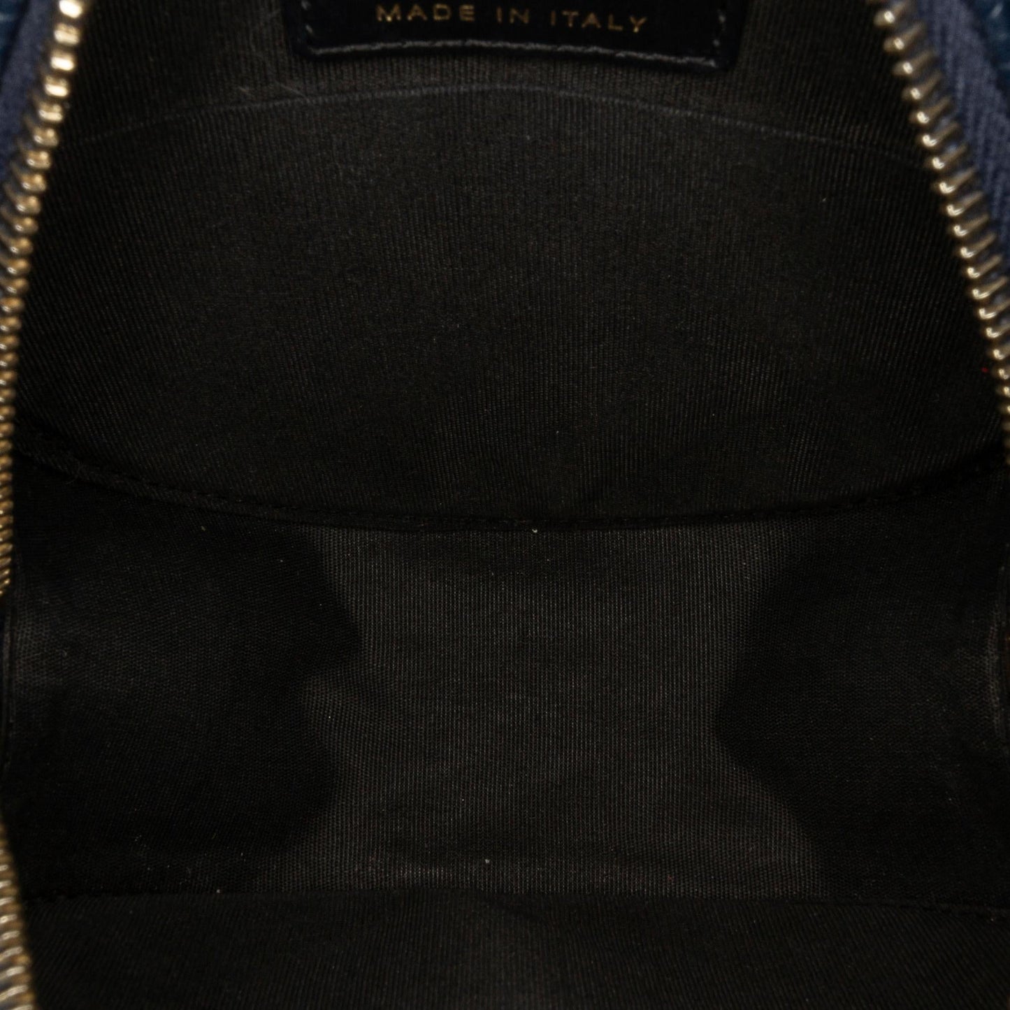 Chanel Caviar CC Filigree Round Crossbody Bag (SHG-ai93Fn)