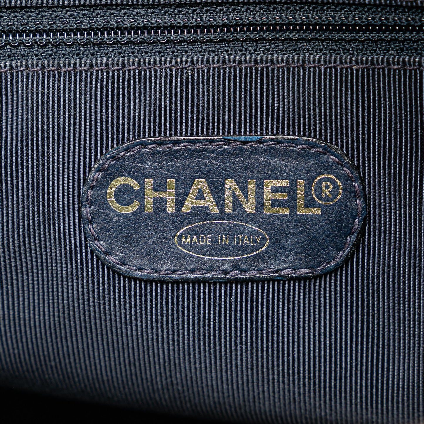 Chanel Caviar Chain Tote (SHG-LVCfQ6)