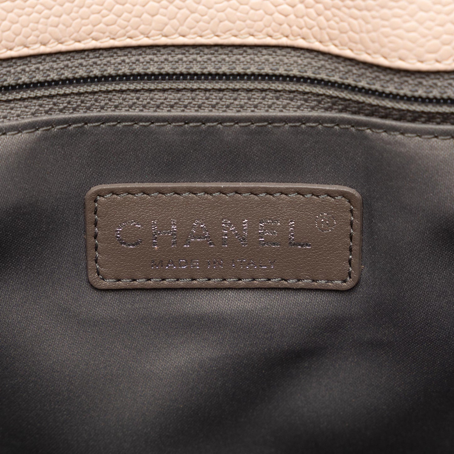 Chanel Caviar Grand Shopping Tote (SHG-QS2NB1)