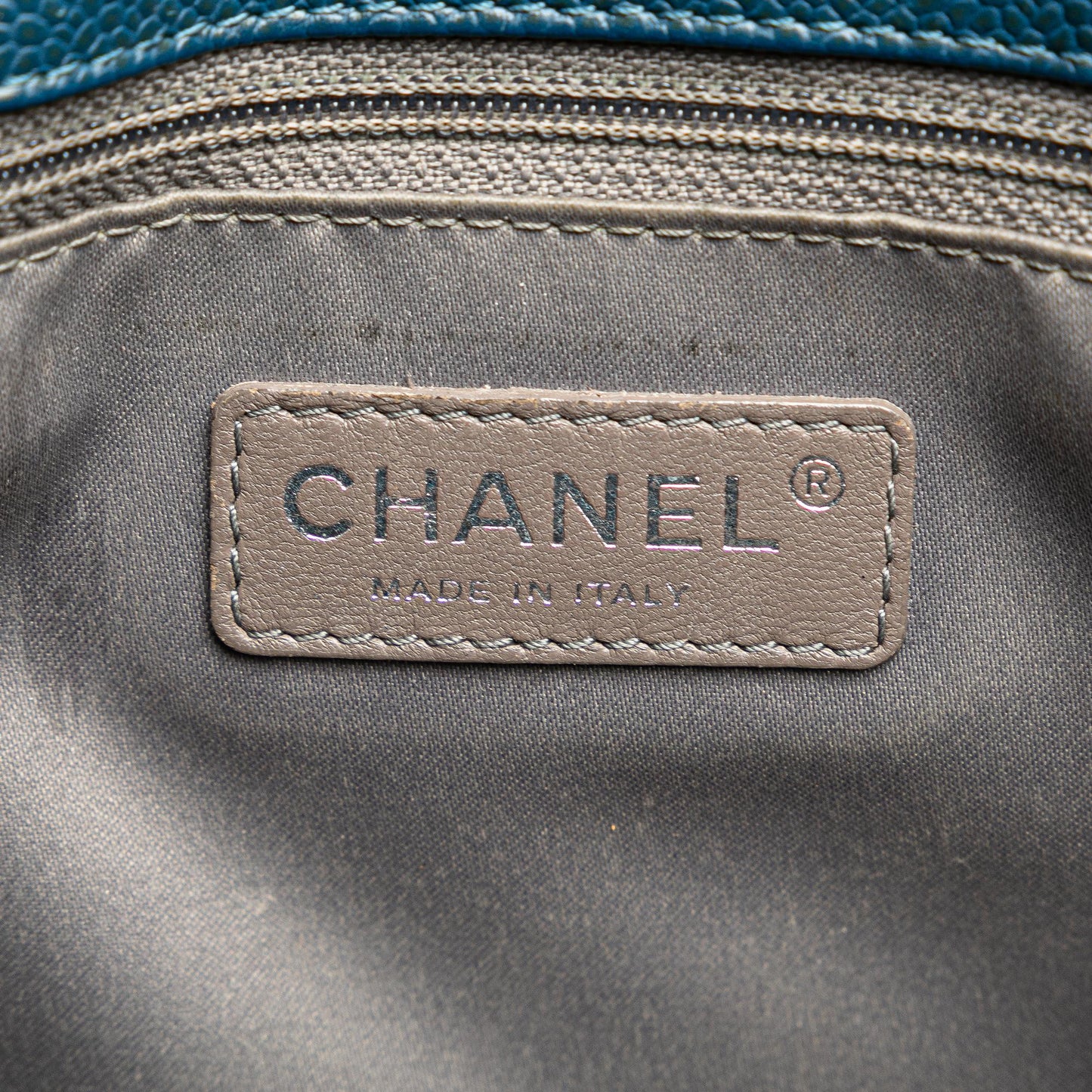 Chanel Caviar Grand Shopping Tote (SHG-CW3bI1)