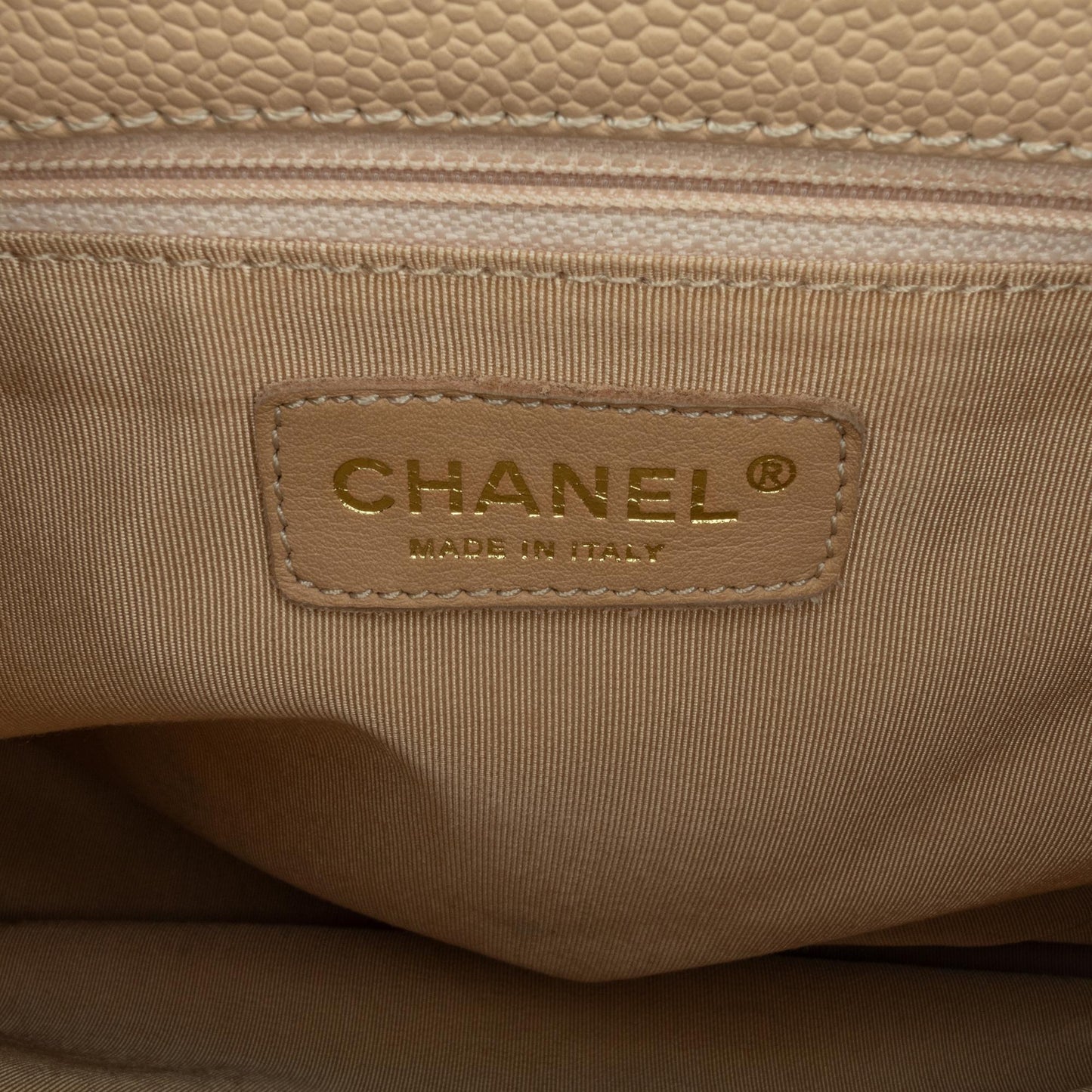 Chanel Caviar Grand Shopping Tote (SHG-V5TxH5)