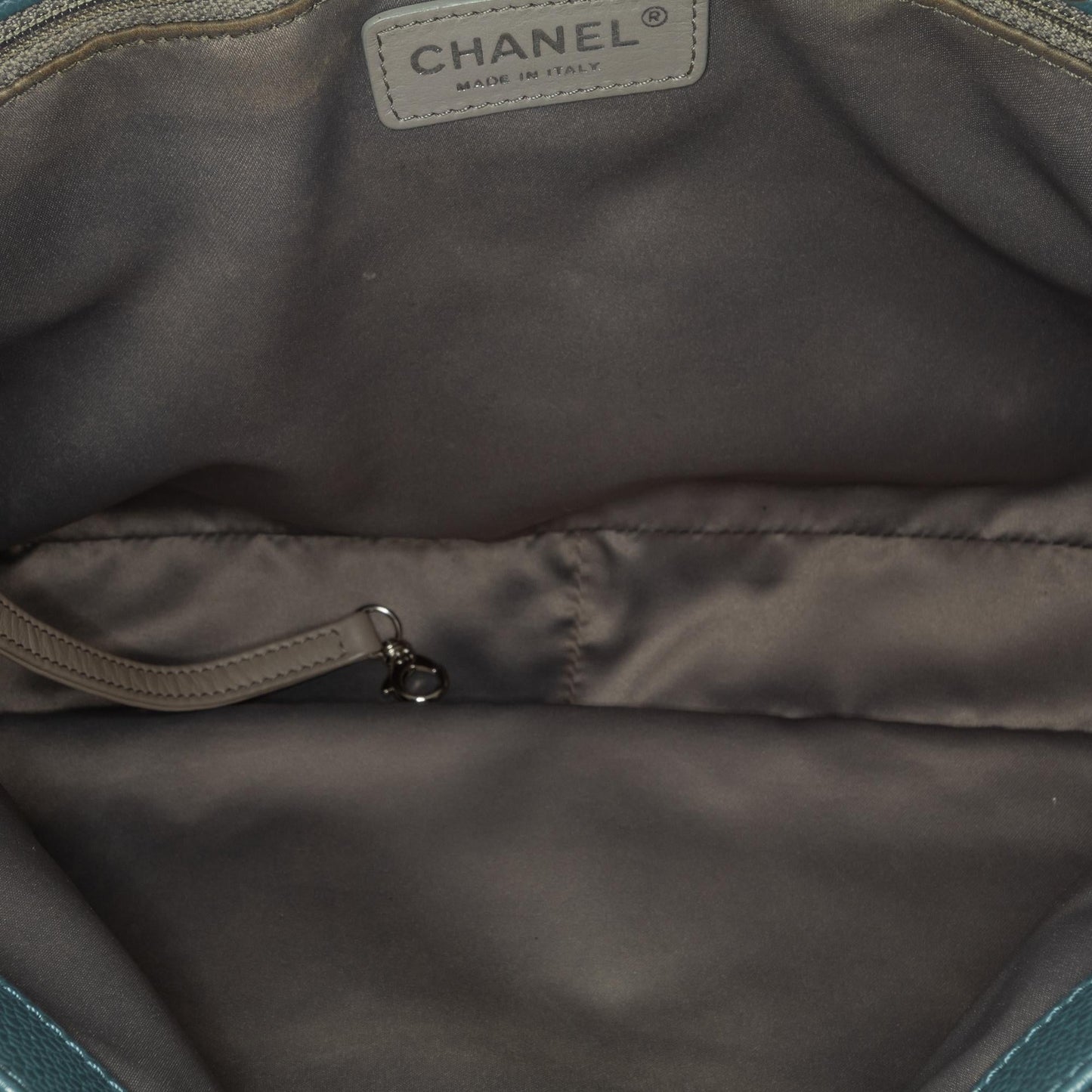 Chanel Caviar Grand Shopping Tote (SHG-mFqSGP)