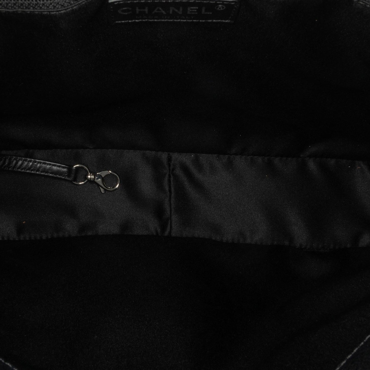 Chanel Caviar Grand Shopping Tote (SHG-aiJkXx)