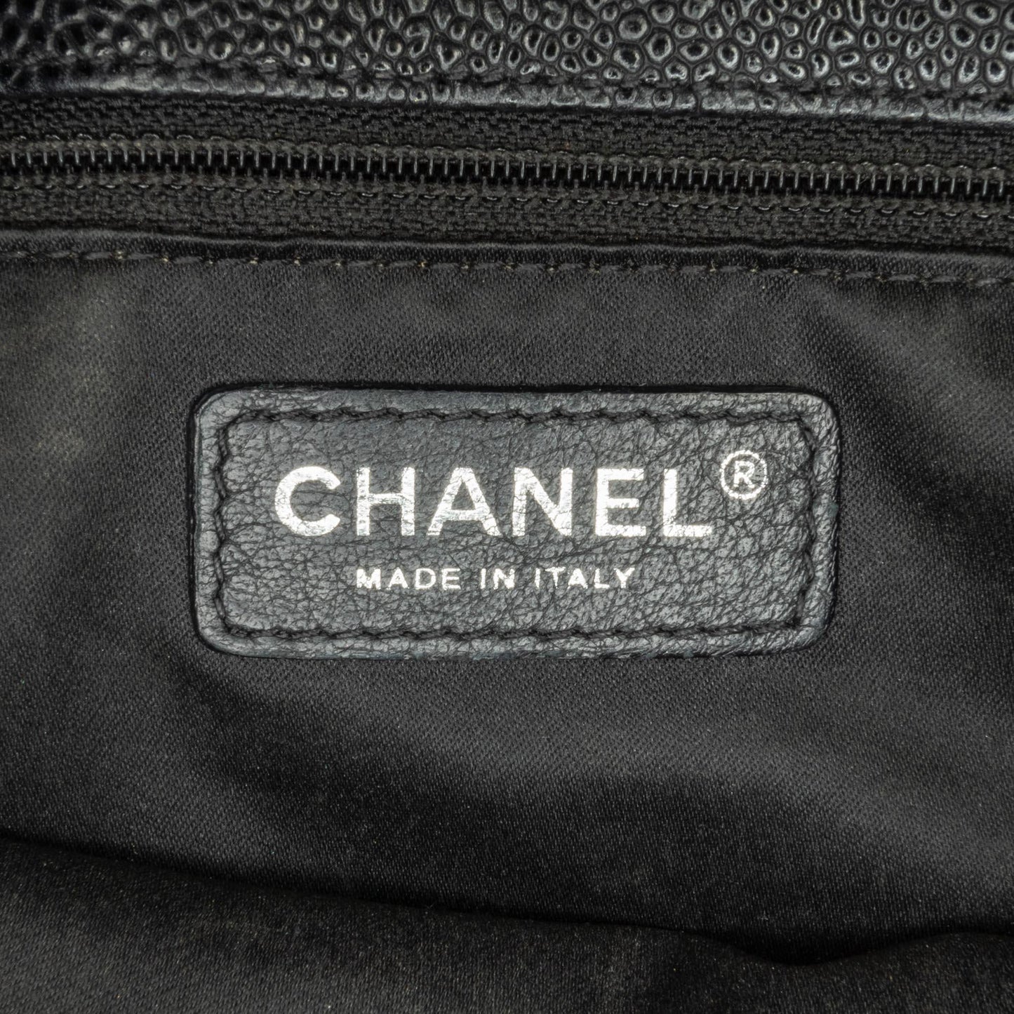 Chanel Caviar Grand Shopping Tote (SHG-1HyuWU)